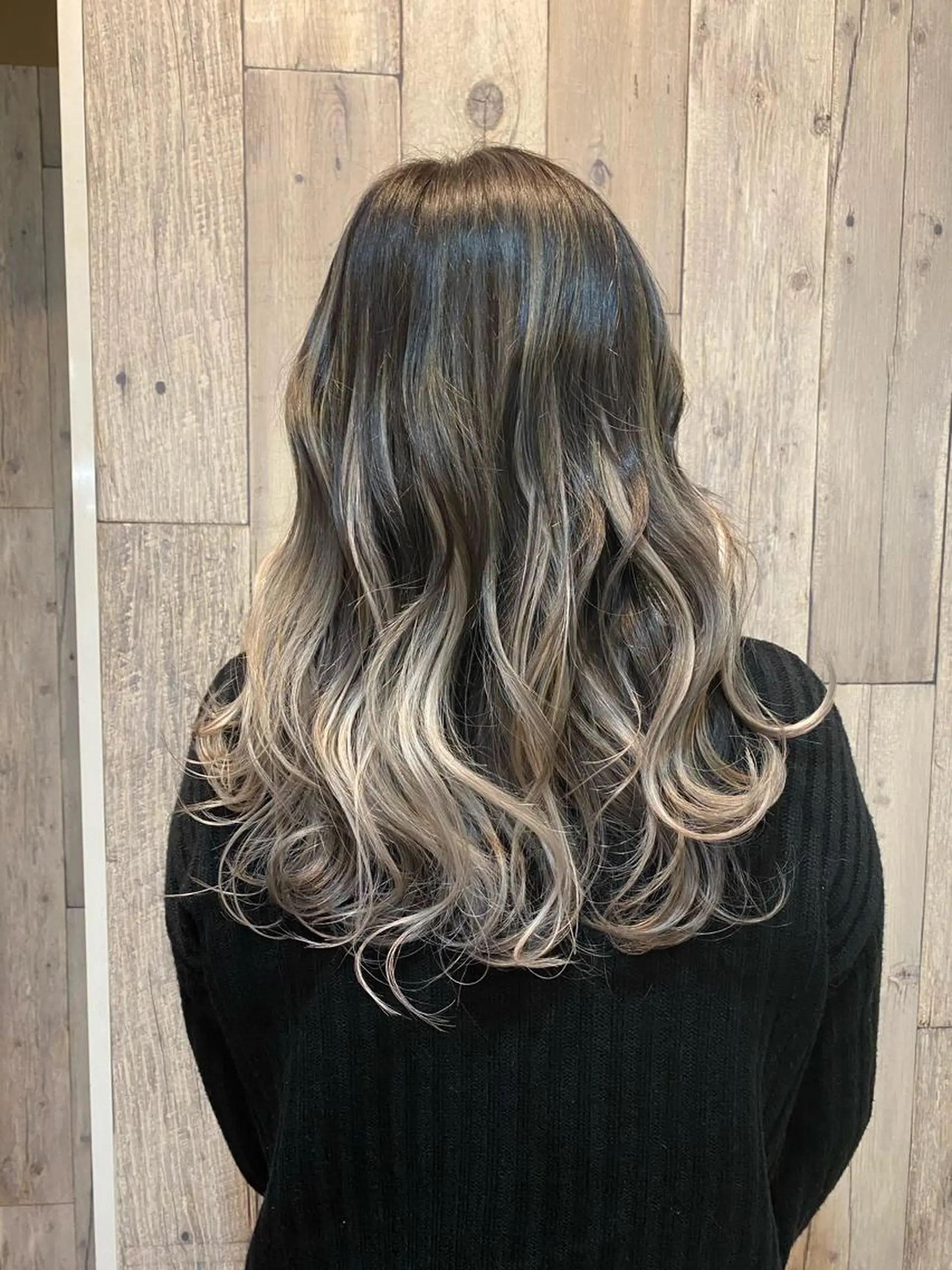 セミロング カラー シールエクステ バレイヤージュ エクステ レイヤーカット LOHAS 関根真由美のヘアスタイル