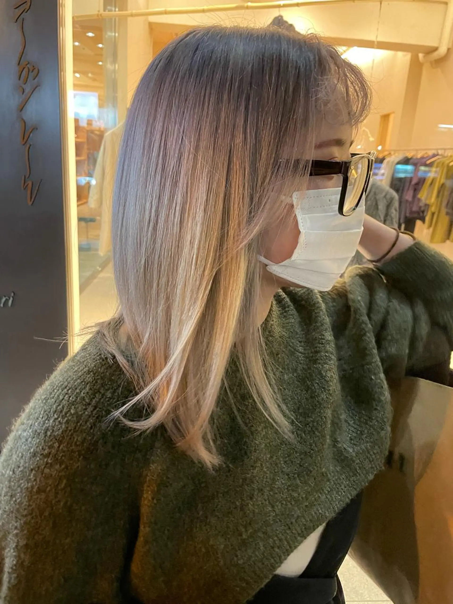 セミロング カラー 岩戸 新のヘアスタイル