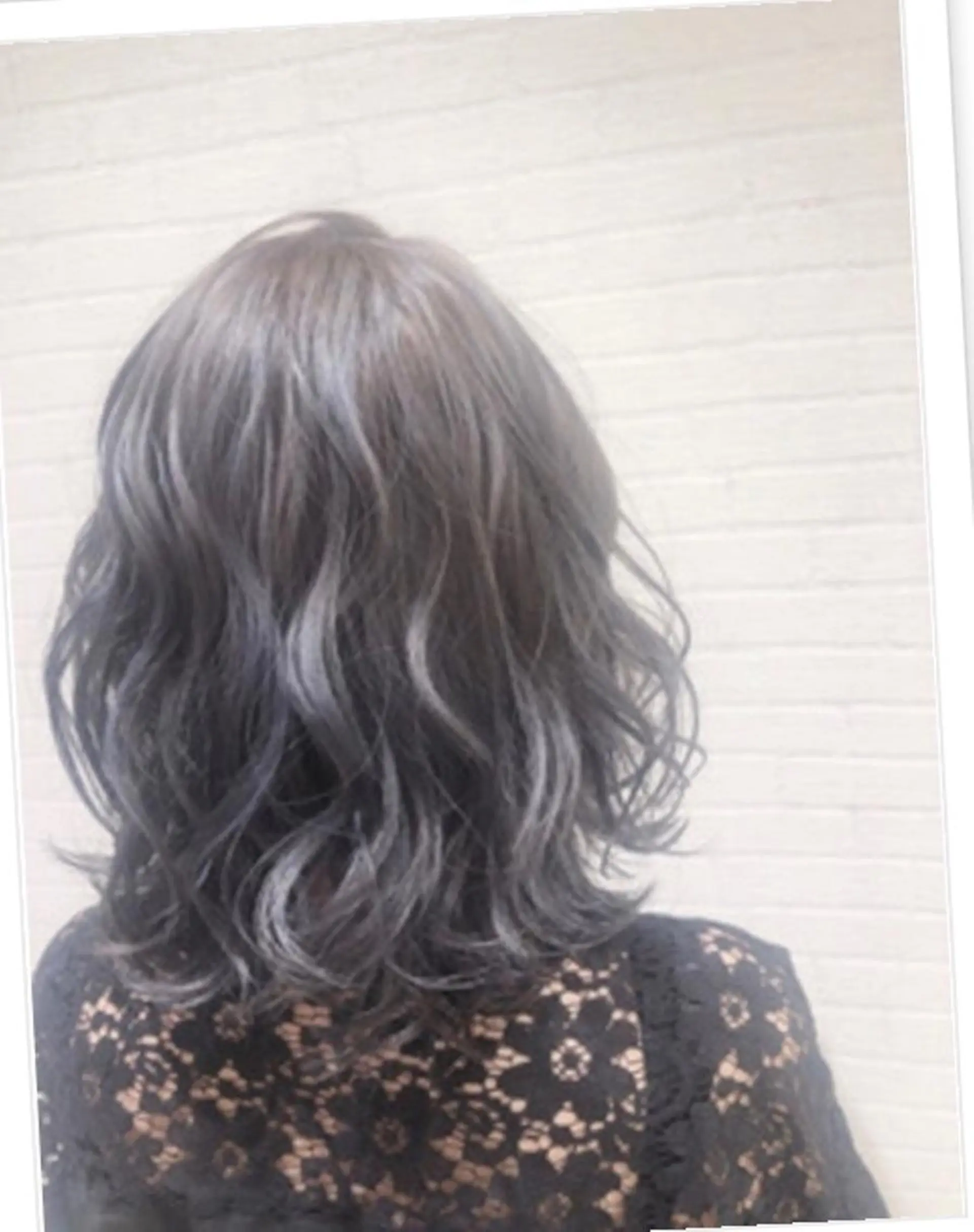 ミディアム カラー 岩永 梨玖のヘアスタイル