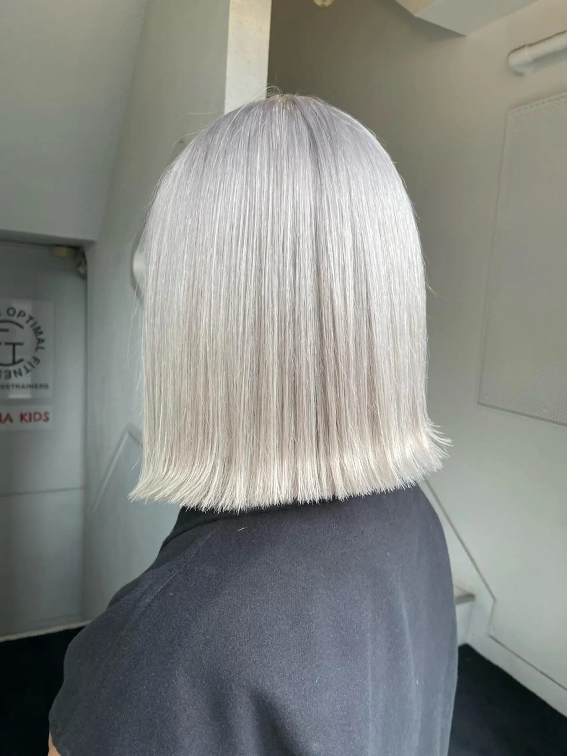 ショート カラー ベージュカラー ブリーチ ハイトーンカラー ミルクティーベージュ ホワイトベージュ Carpe Diem所属・安田和洋 ブリーチカラー特化のヘアスタイル