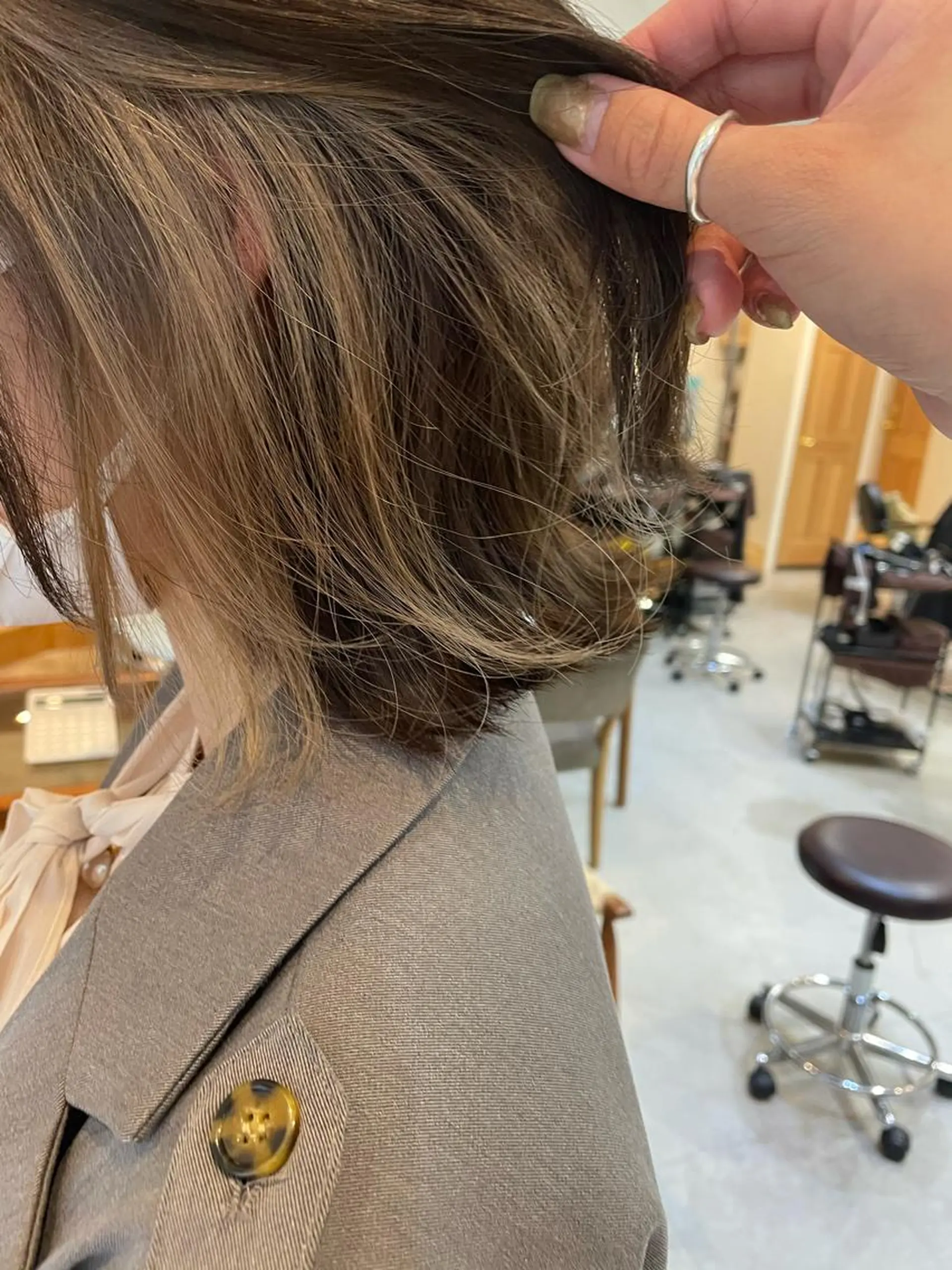 ミディアム カラー ベージュカラー イヤリングカラー ホワイトベージュ ヘアカラー 中目黒🌼 🌼ハナのヘアスタイル