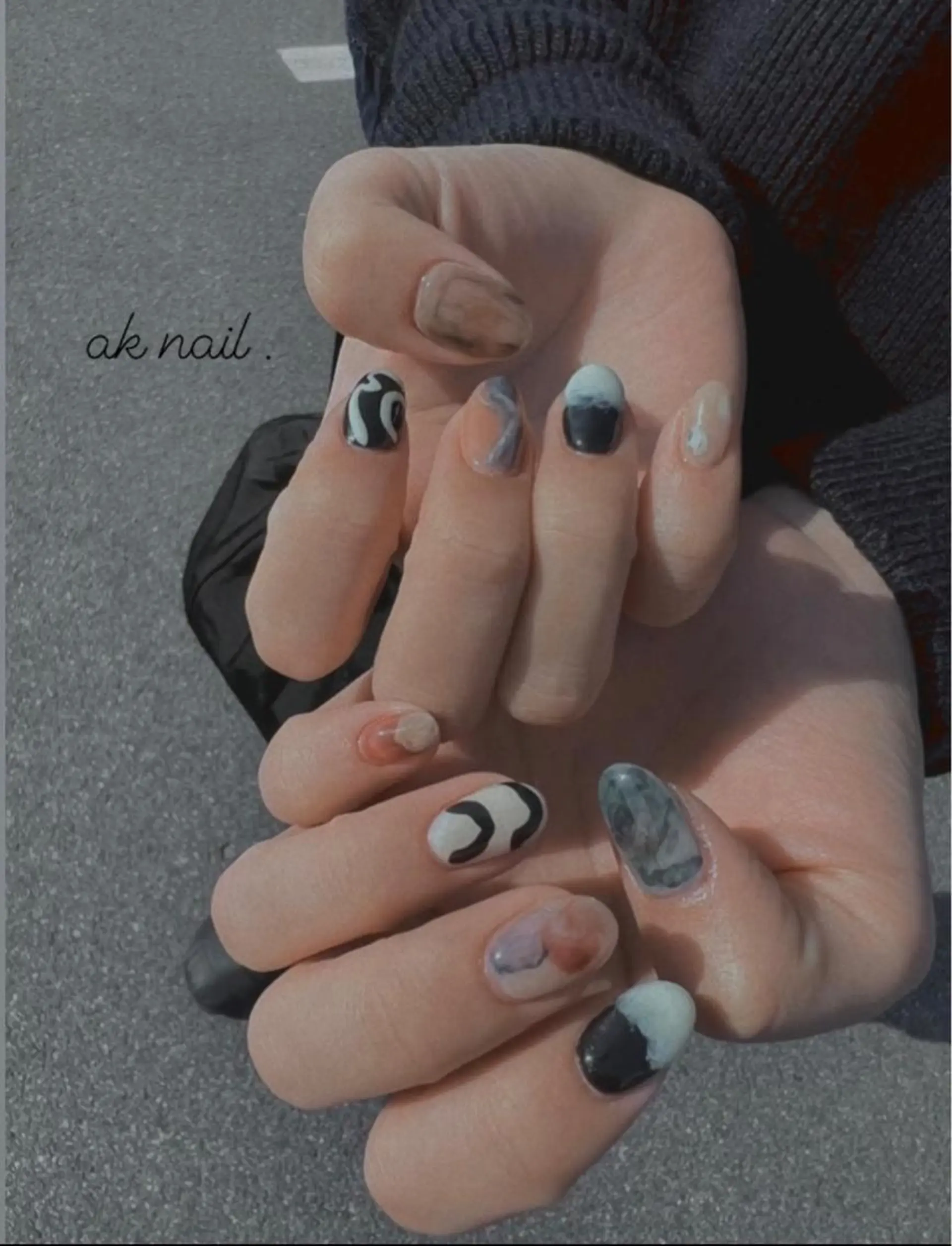 ミディアム ネイル ak nail .のネイルデザイン