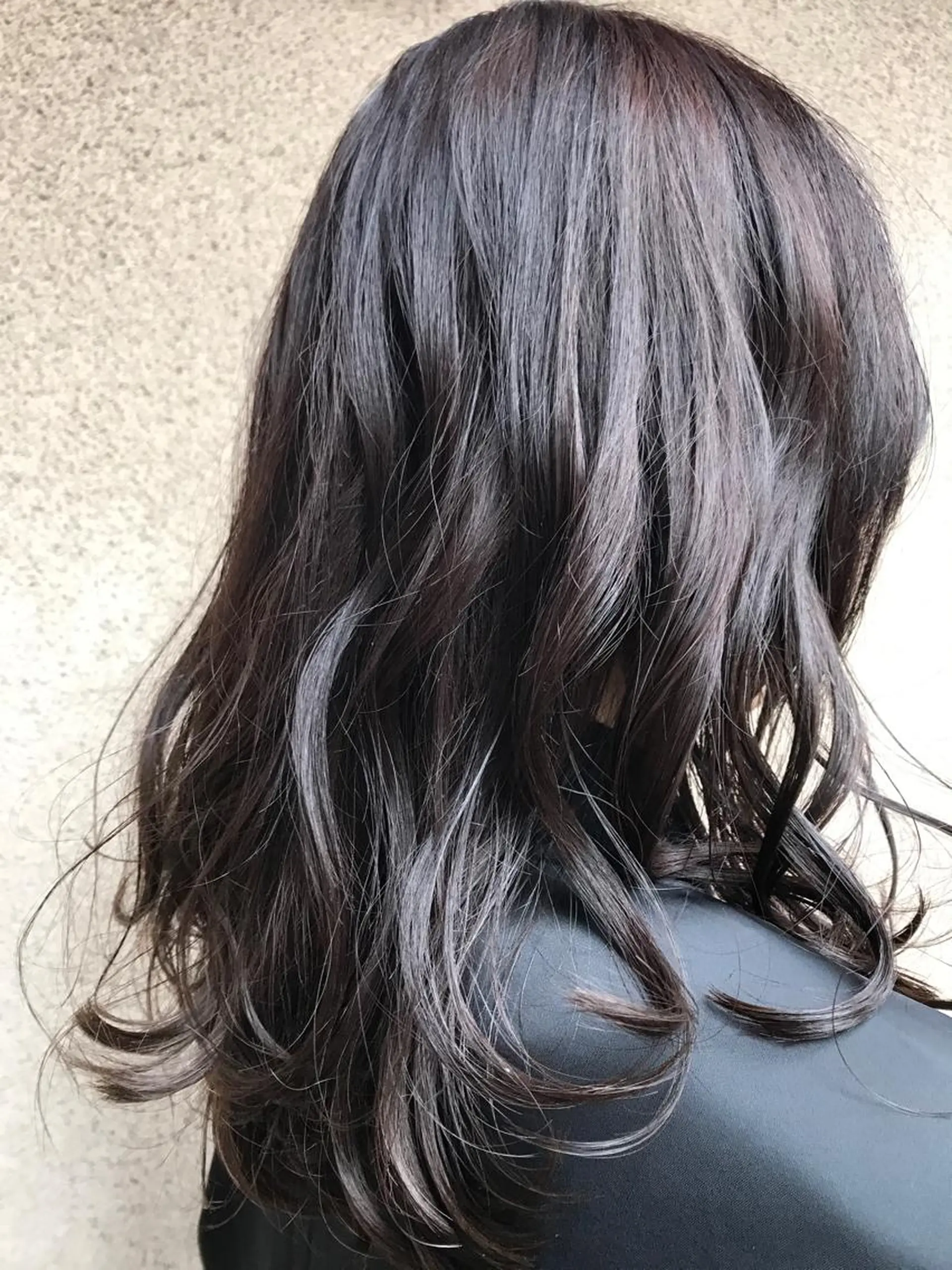 ミディアム カラー アッシュ アッシュグレー 透明感カラー パープルカラー ヘアカラー トリートメント vato マンツーマンサロンのヘアスタイル