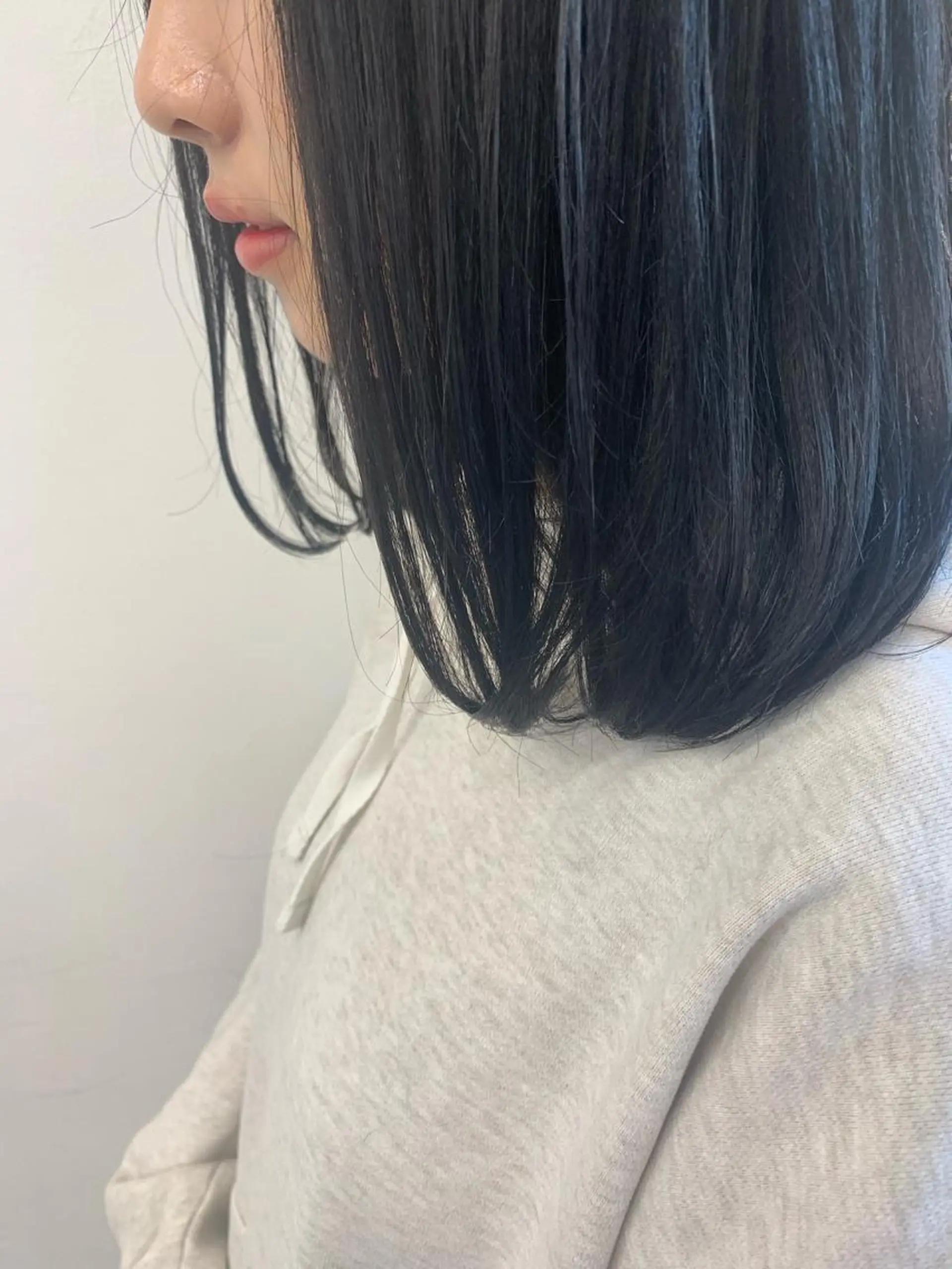 ミディアム 切りっぱなしボブ ボブ 外ハネヘア カット ヘアカラー chama レイヤーカットのヘアスタイル