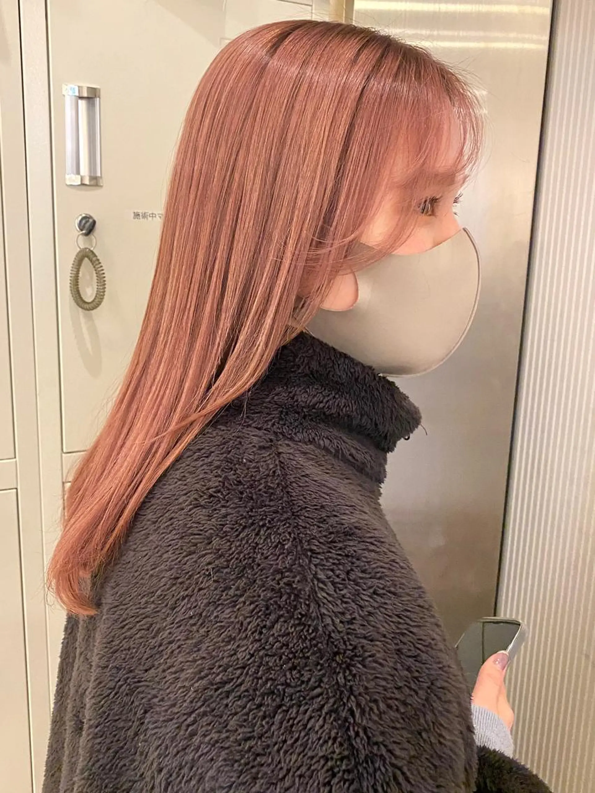 セミロング カラー ANNA /艶髪/ハイトーンのヘアスタイル