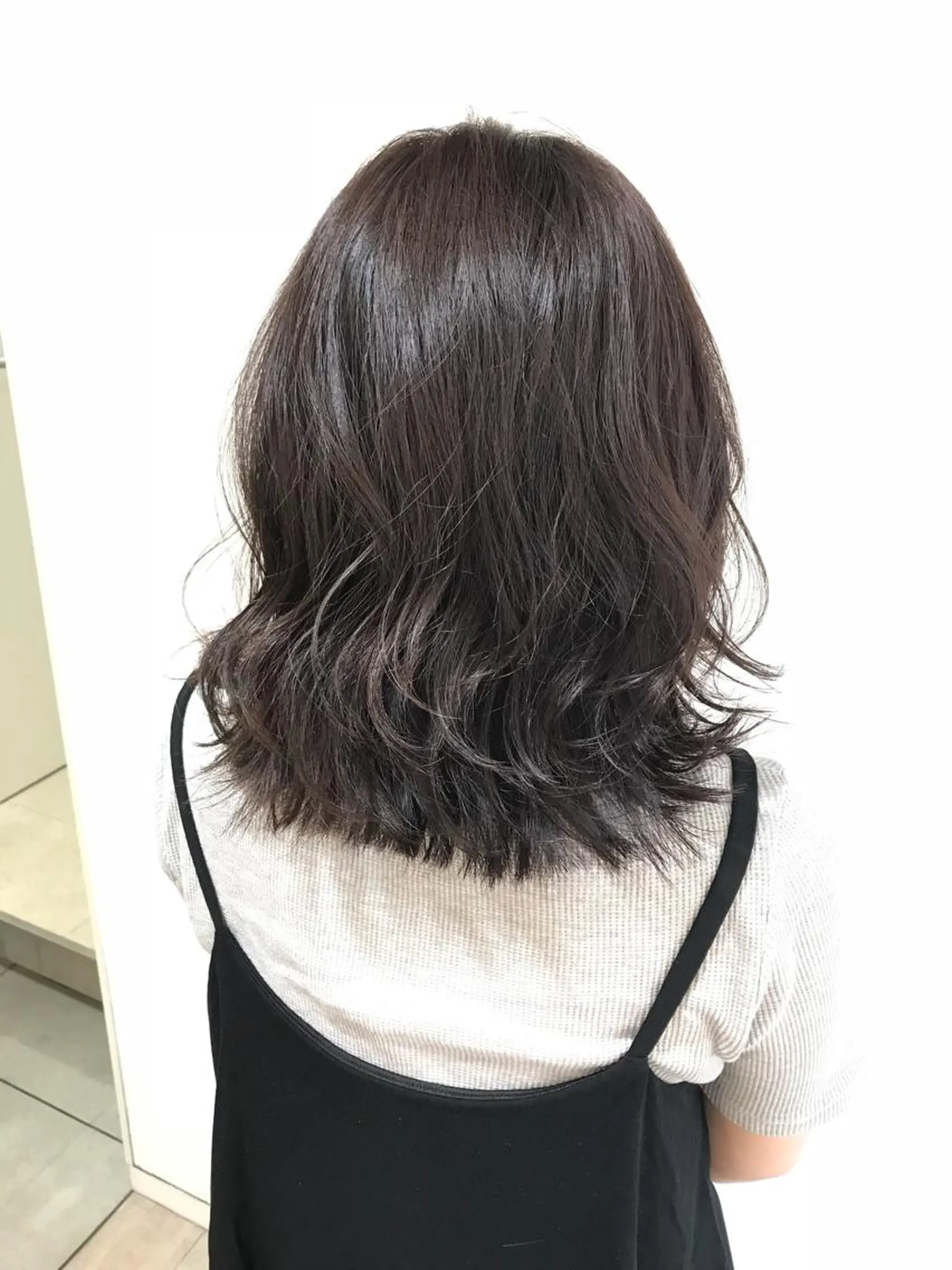 ショート カラー 外ハネヘア ヘアカラー トリートメント chiyo yasuのヘアスタイル