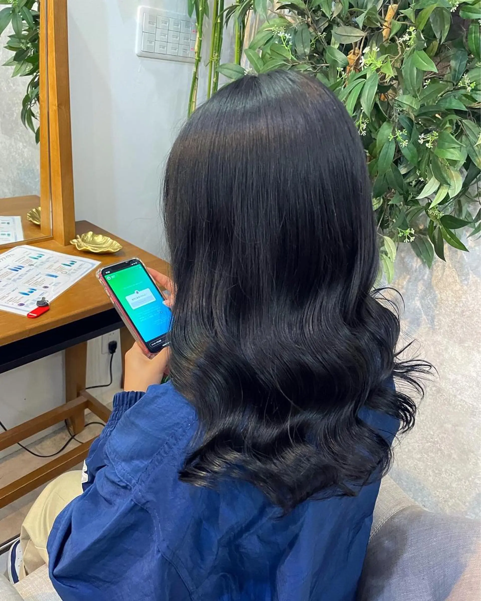 セミロング カラー なつき/派手髪カラー /艶髪カラーのヘアスタイル