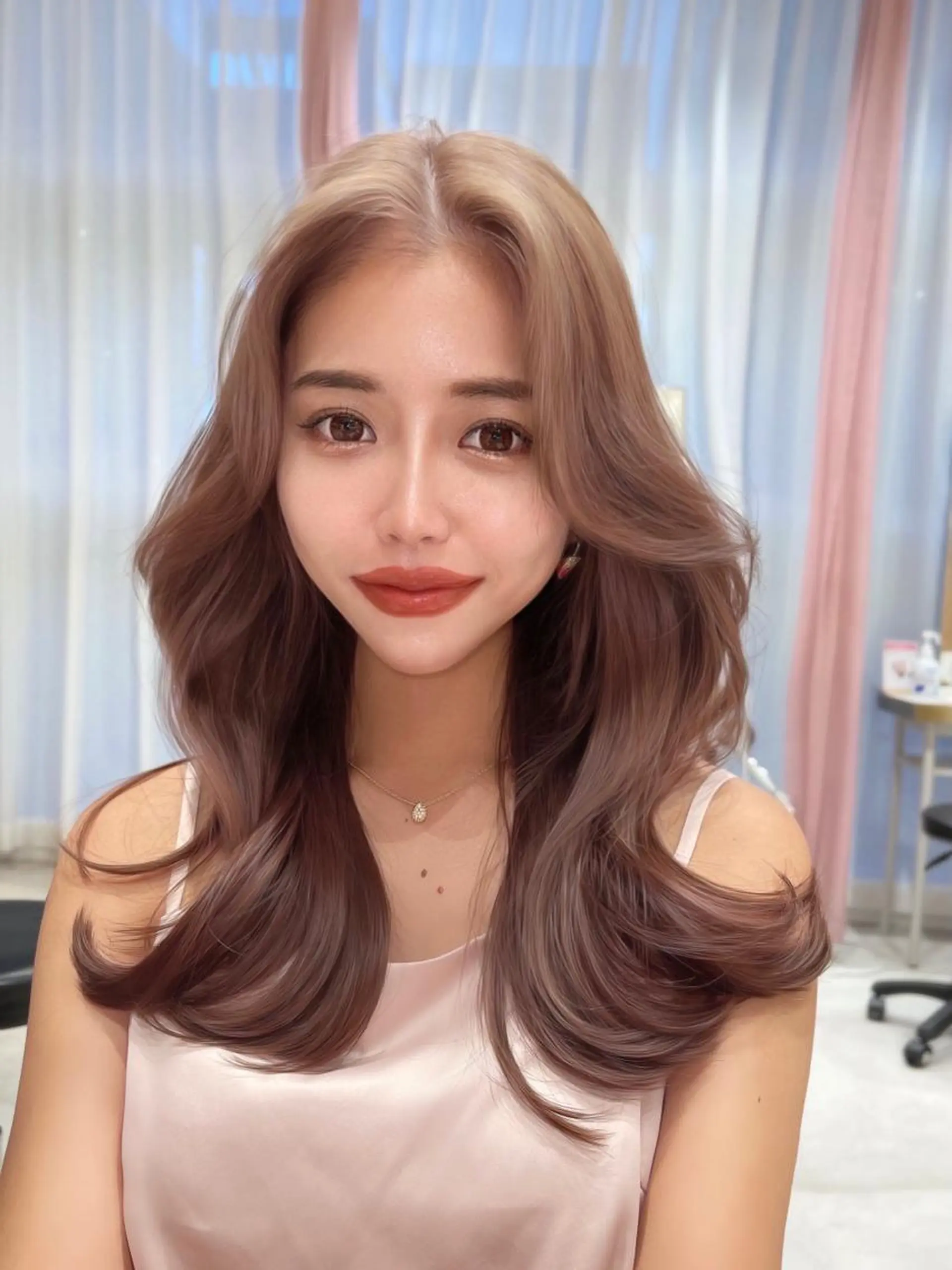 セミロング レイヤーカット カット ヘアカラー トリートメント ボブパーマ ウルフパーマのヘアスタイル