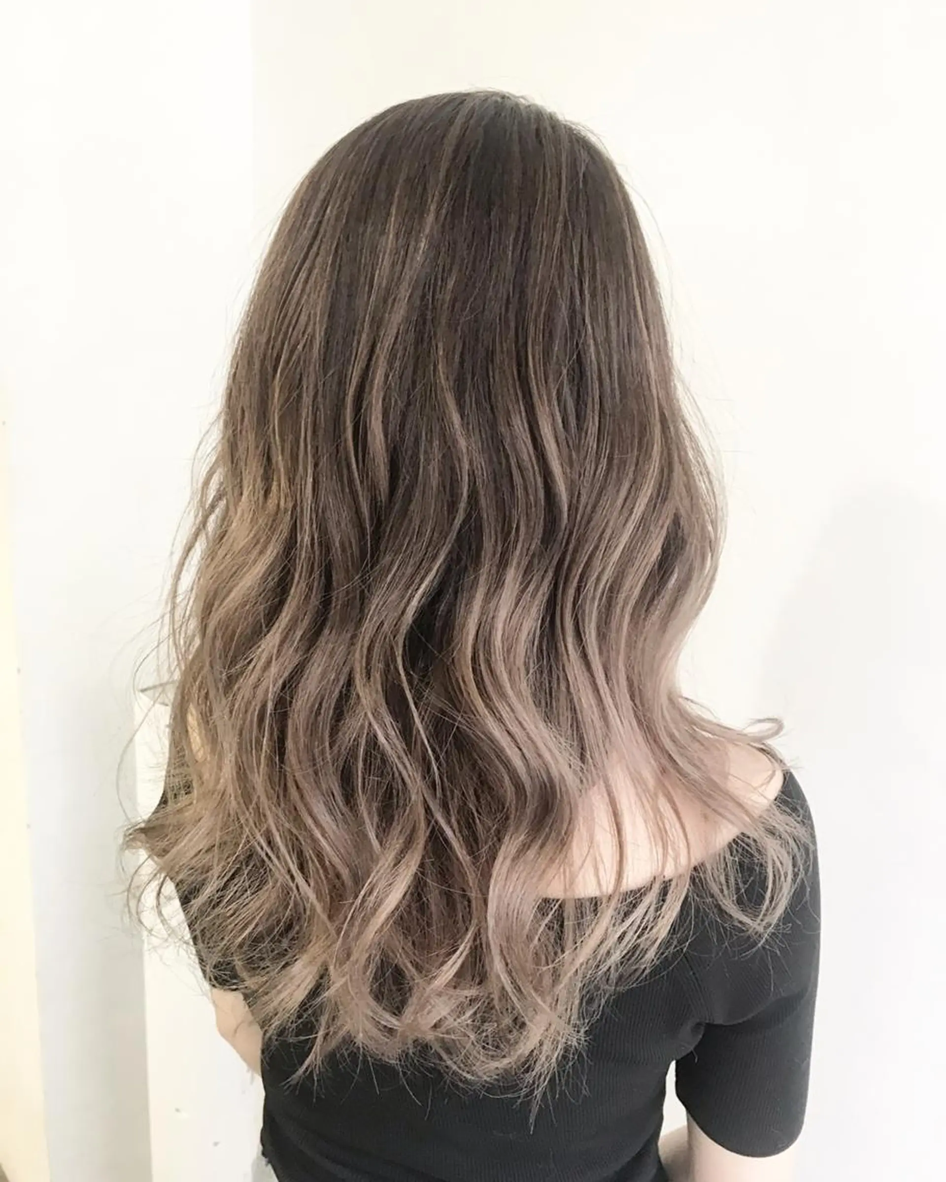 セミロング カラー ベージュカラー グラデーションカラー ラベンダーカラー ラベンダーベージュ WONK. ウォンク 心斎橋のヘアスタイル
