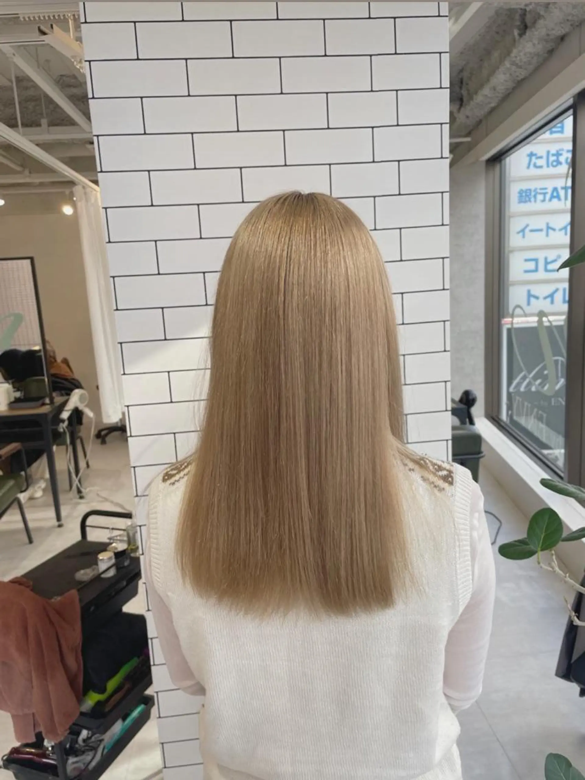 セミロング カラー セミロングパーマ ブリーチ ケアブリーチ ダブルカラー ハイライトカラー ヘアカラー brace立花店所属・中嶋 紘夢のヘアスタイル