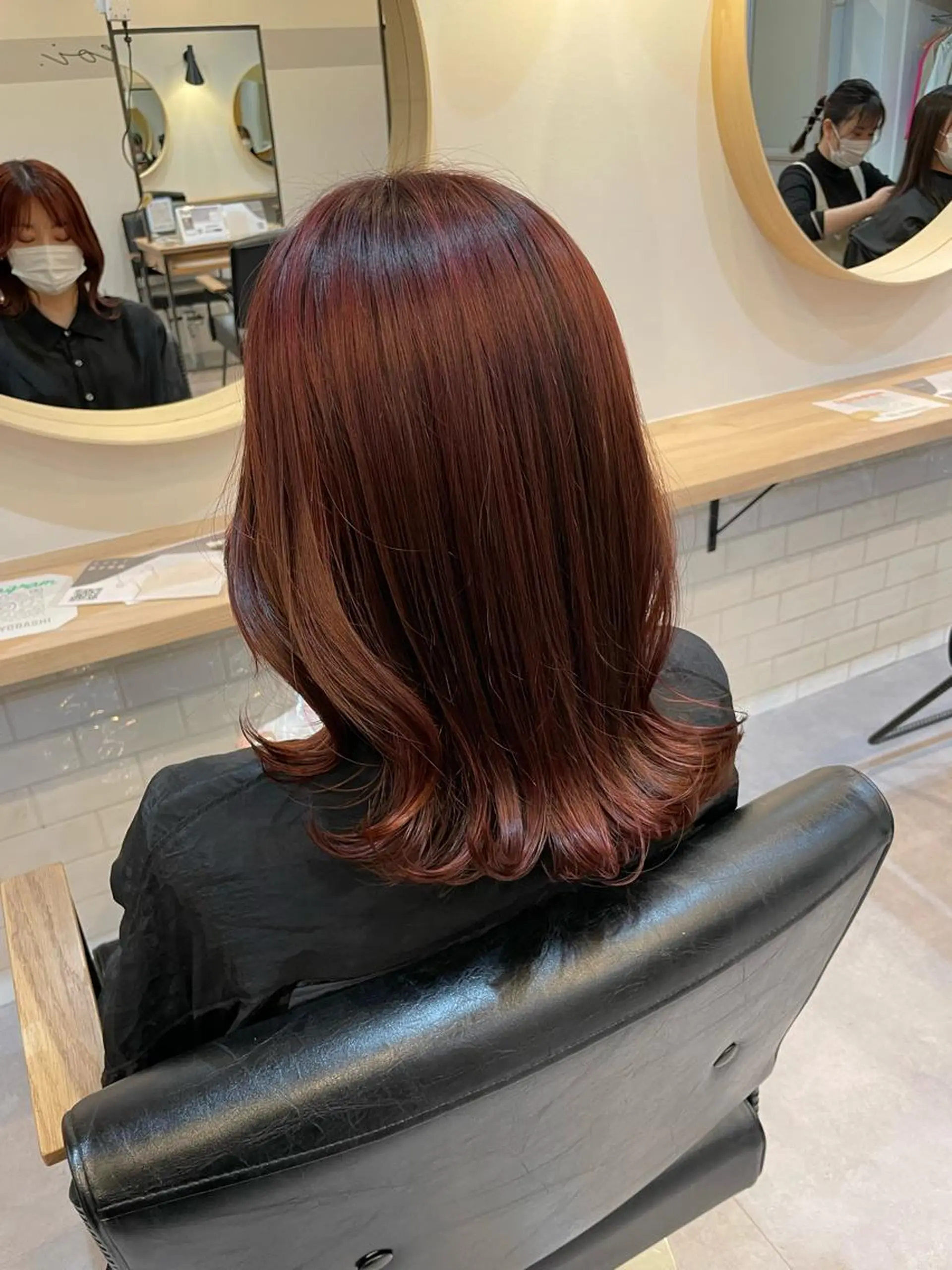 ミディアム カラー akane .のヘアスタイル