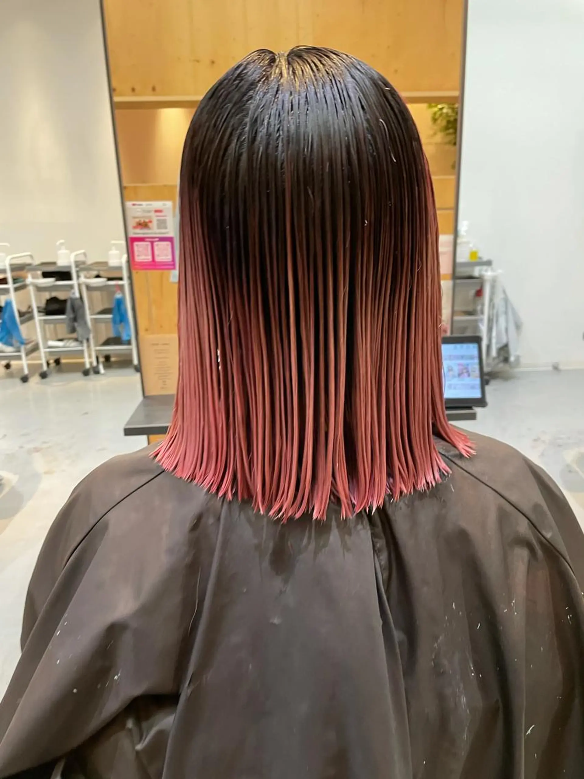 ミディアム カラー 岩戸 新のヘアスタイル