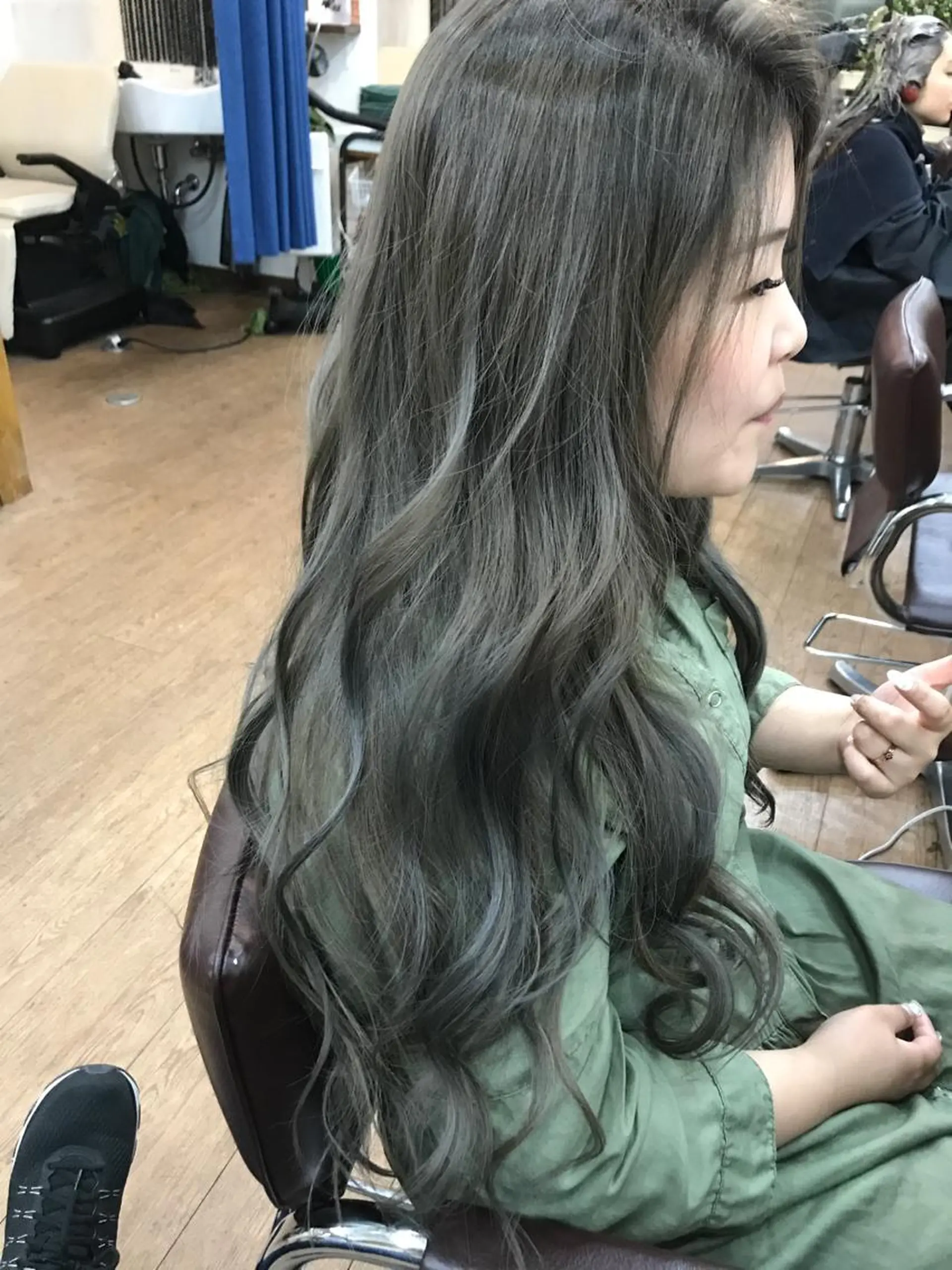 セミロング カラー アッシュ アンダーバーホワイト_WHITE所属・_WHITE芝本 賢吾【天王寺店】のヘアスタイル