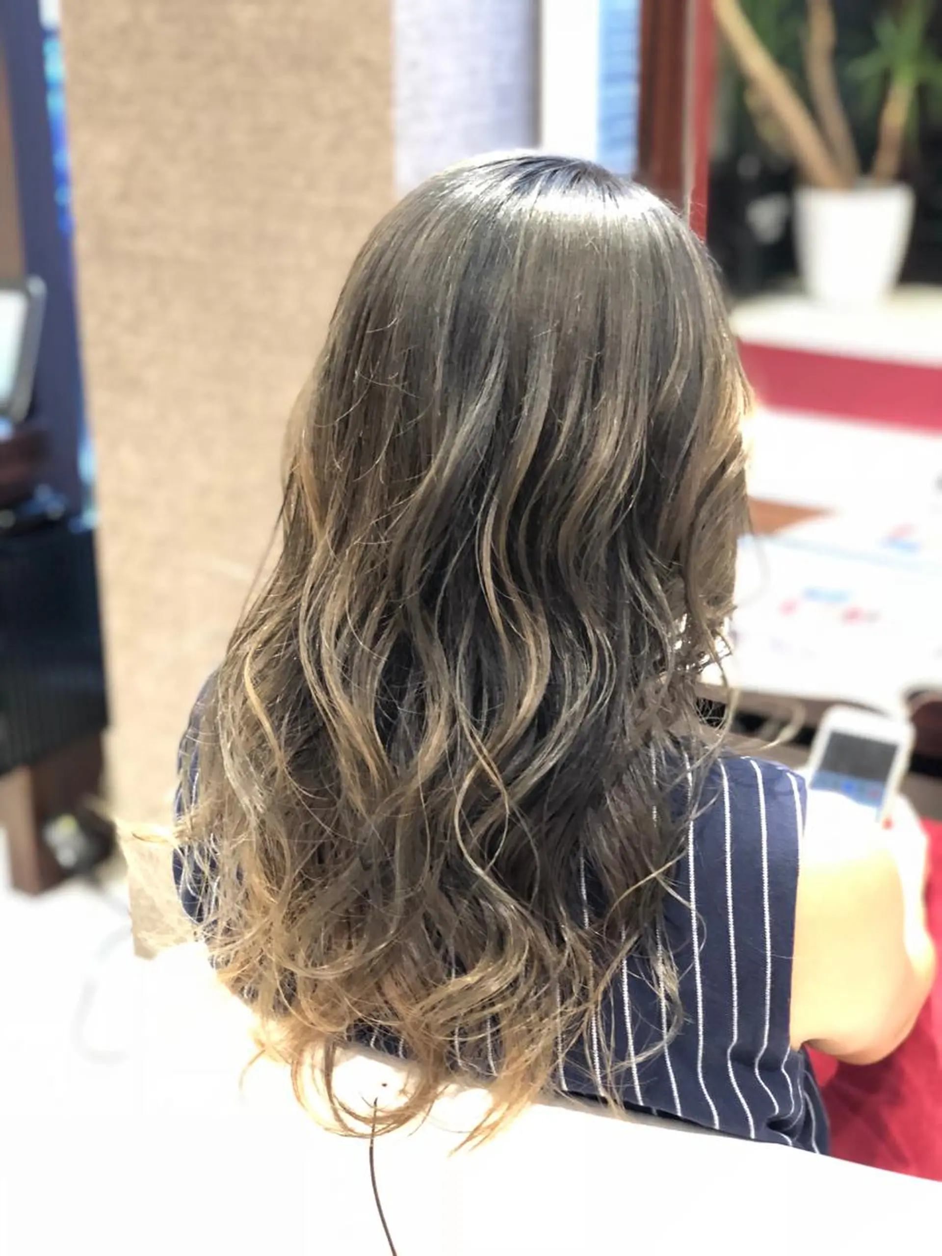 ロング カラー ヘアアレンジ ベージュカラー グレージュ ネイビーカラー 渡辺　亮/ ハイライト/髪質改善のヘアスタイル