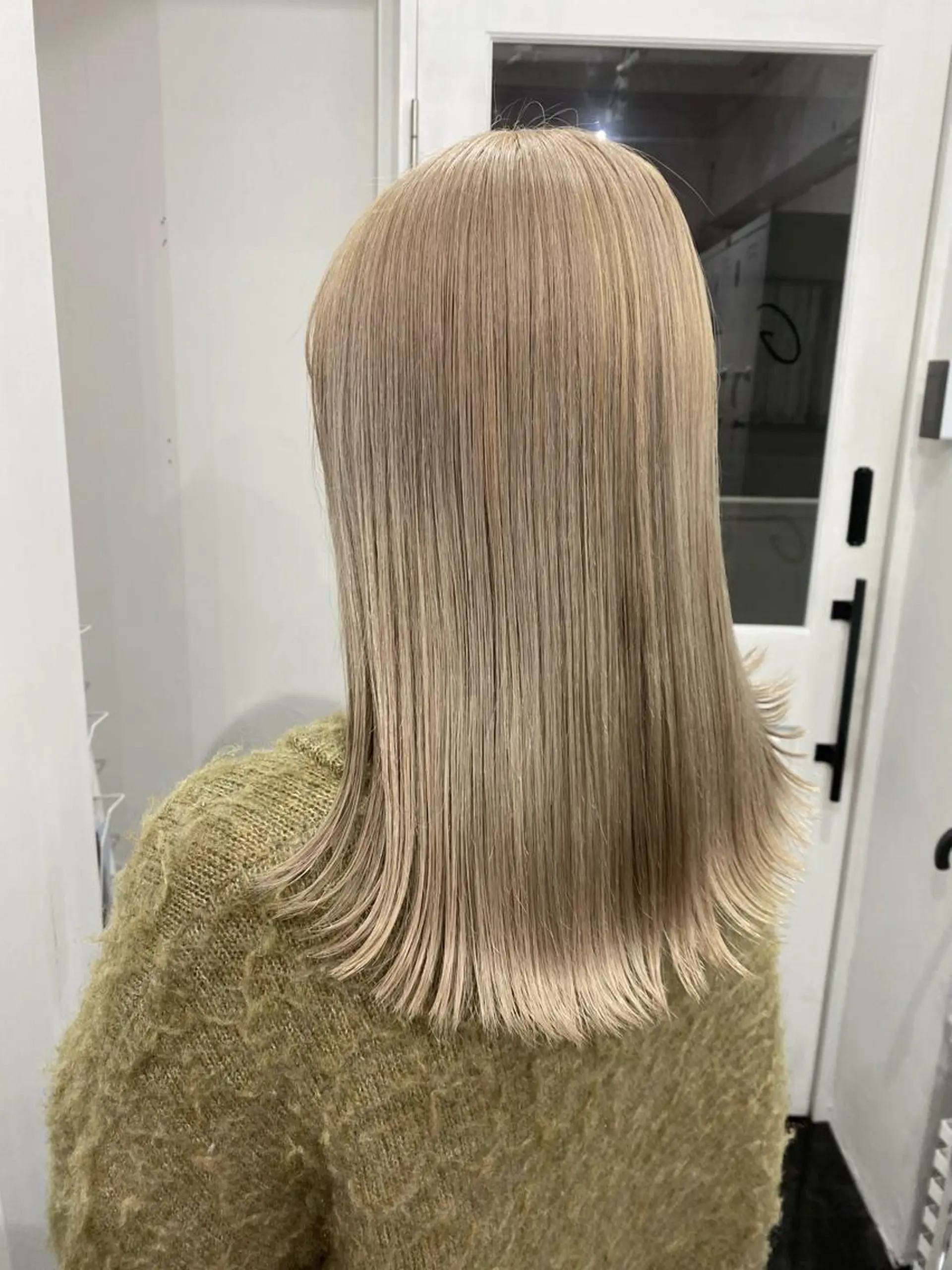 セミロング カラー ブリーチ グレージュ ミルクティーグレージュ 楓🦋韓国系レイヤー / 透明感カラー🤍のヘアスタイル