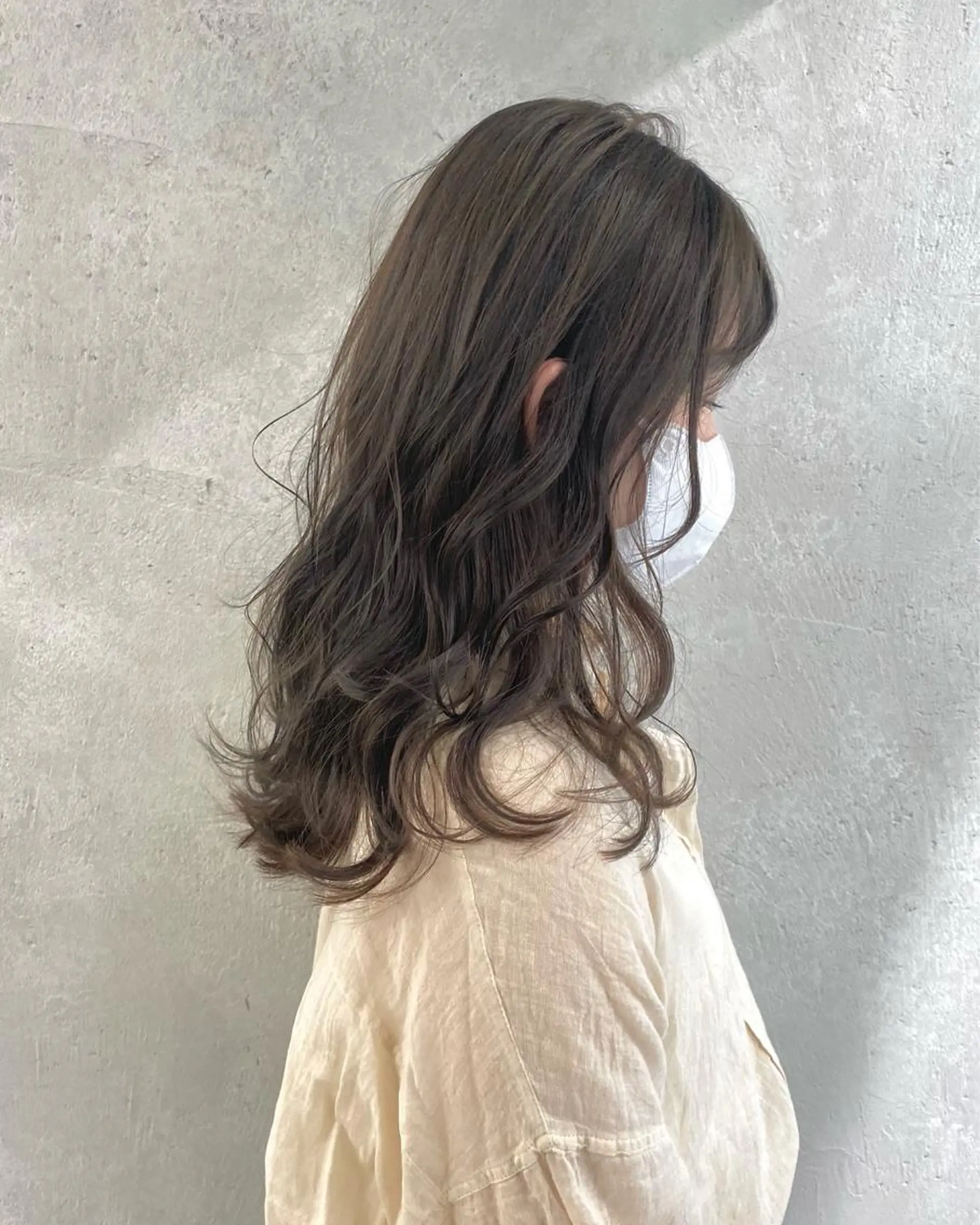 セミロング カラー ブリーチ グレージュ ミルクティーグレージュ ブリーチなしカラー レイヤーカット カット ヘアカラー シェアサロン　salowin所属・✨ブリーチなし透明感 カラー🥇ユースケのヘアスタイル