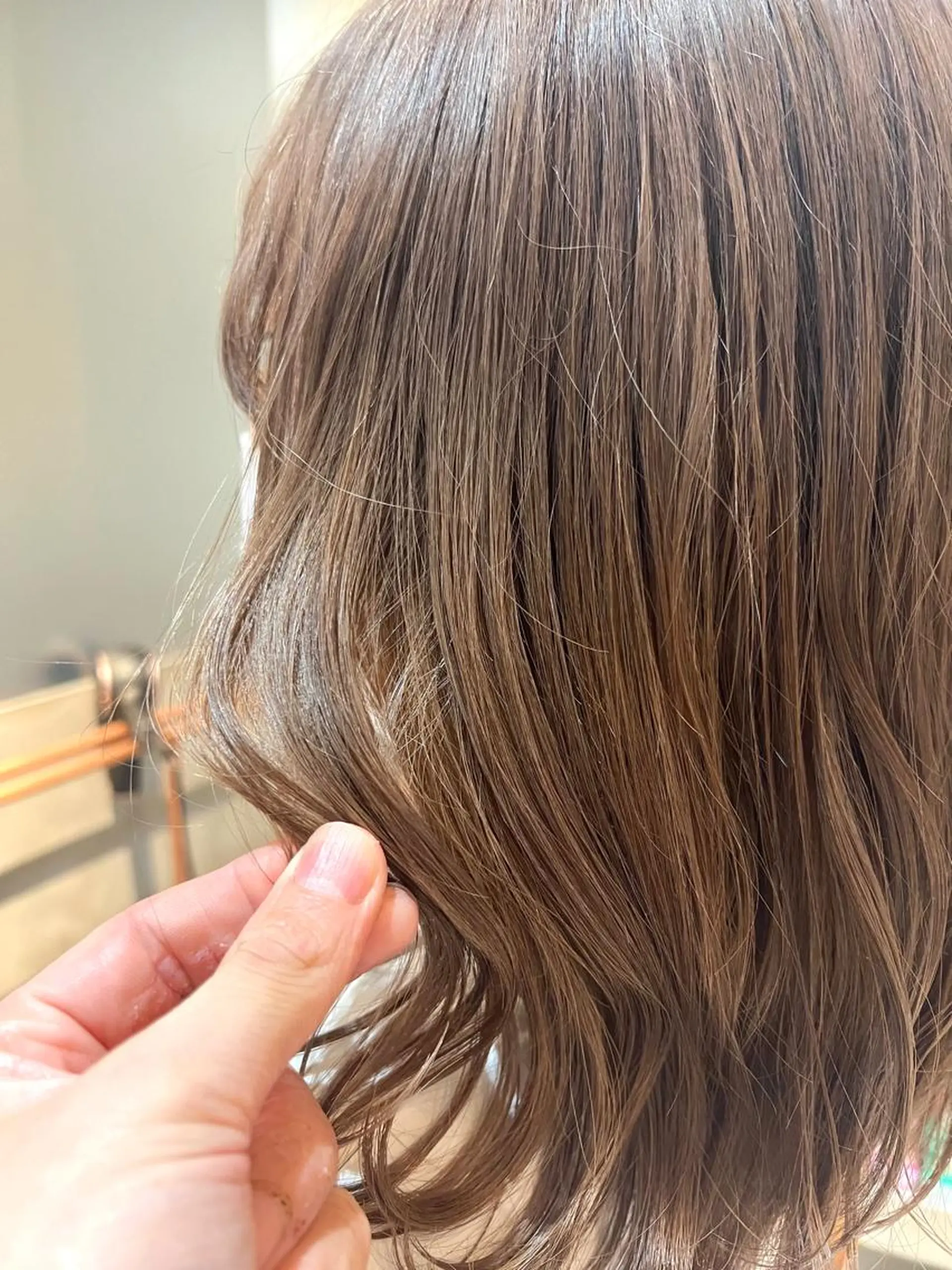 ミディアム カラー ベージュカラー ブリーチ ミルクティーベージュ ヘアカラー 王子田 隼のヘアスタイル