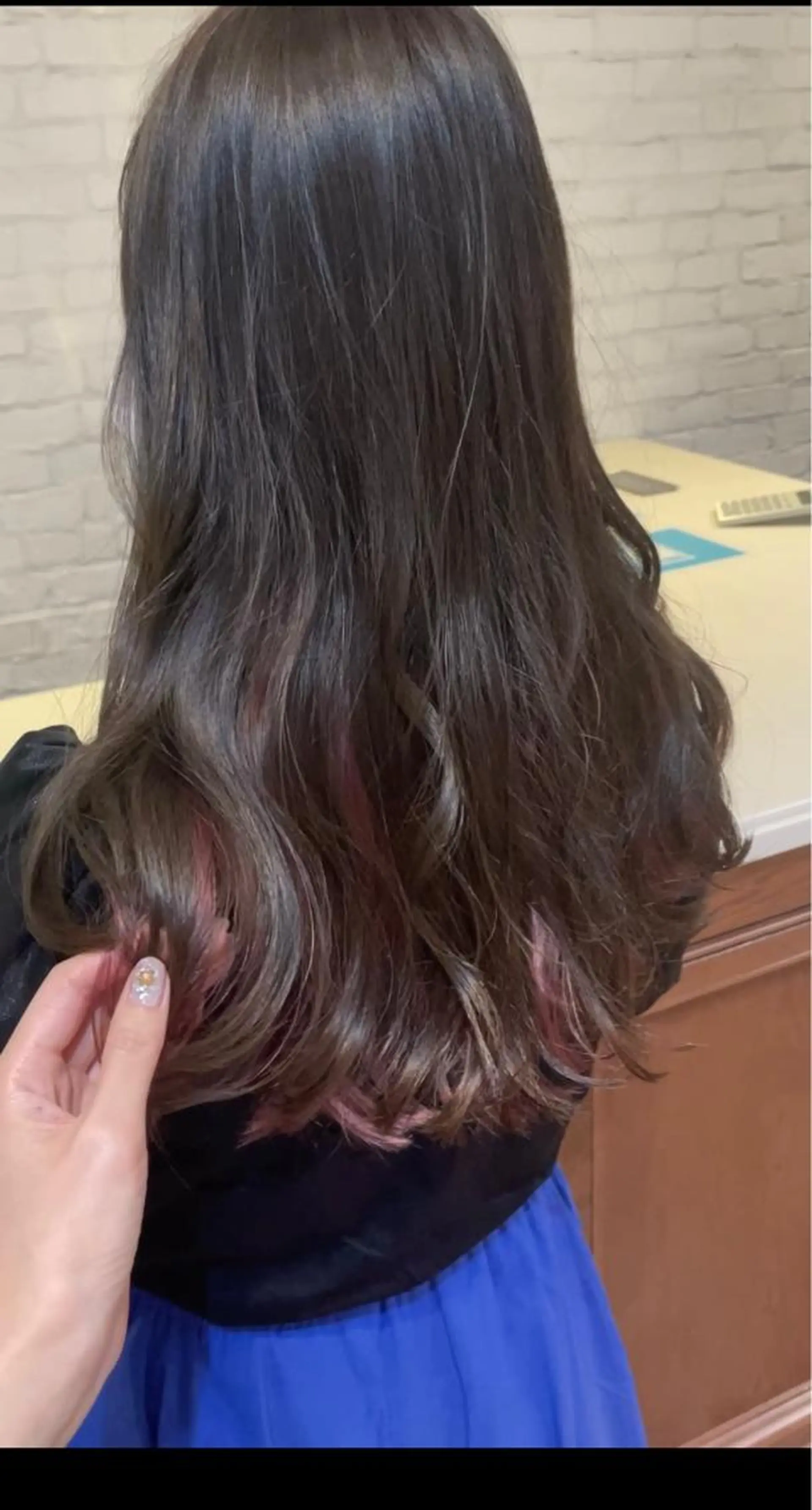 ロング カラー ブリーチ グレージュ インナーカラー ピンクカラー カット ヘアカラー トリートメント BEBE所属・ブリーチなし 透明感カラーKANAのヘアスタイル