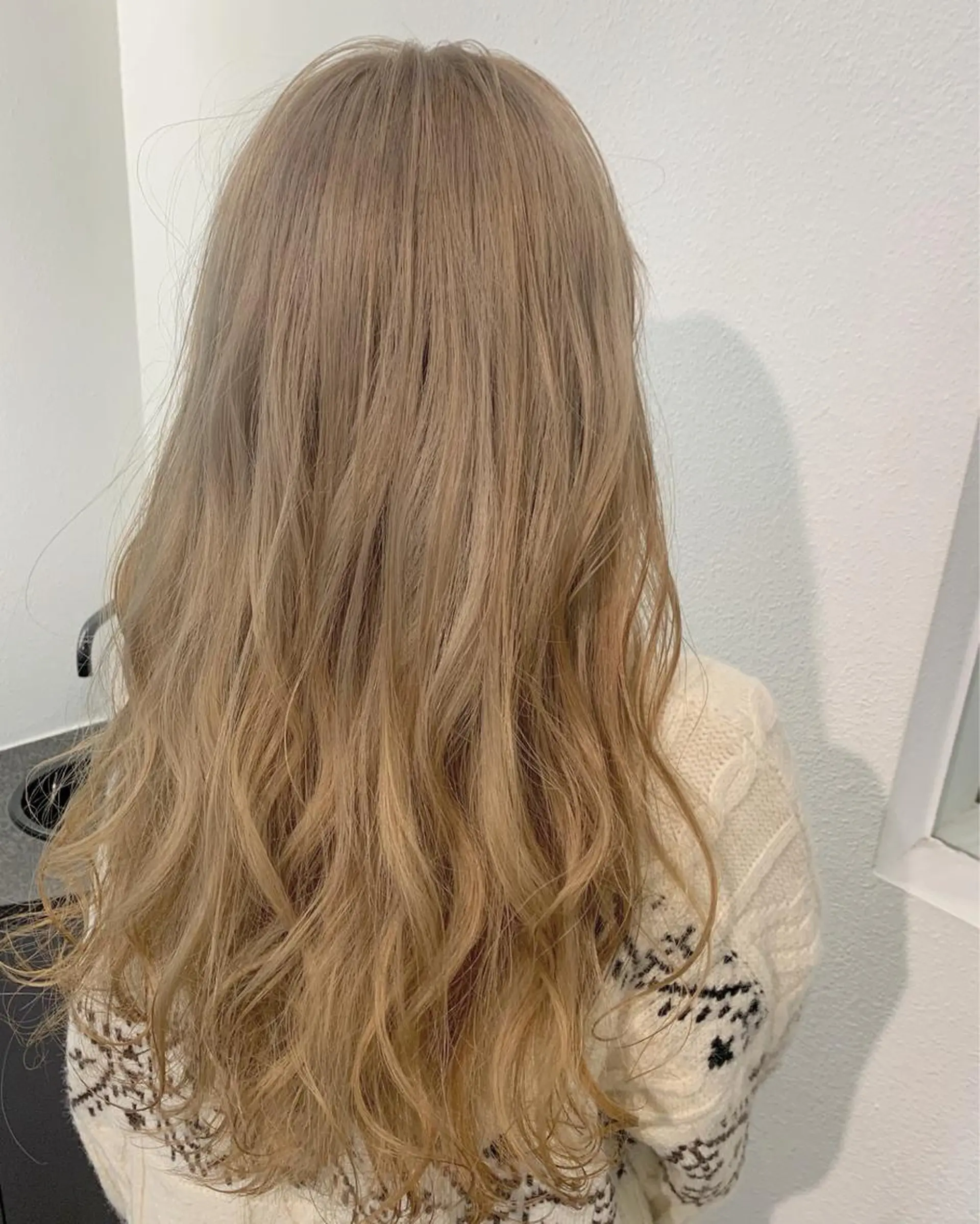 ロング カラー ブリーチ ブロンド ホワイトブロンド ヘアカラー トリートメント Okano Mahoのヘアスタイル