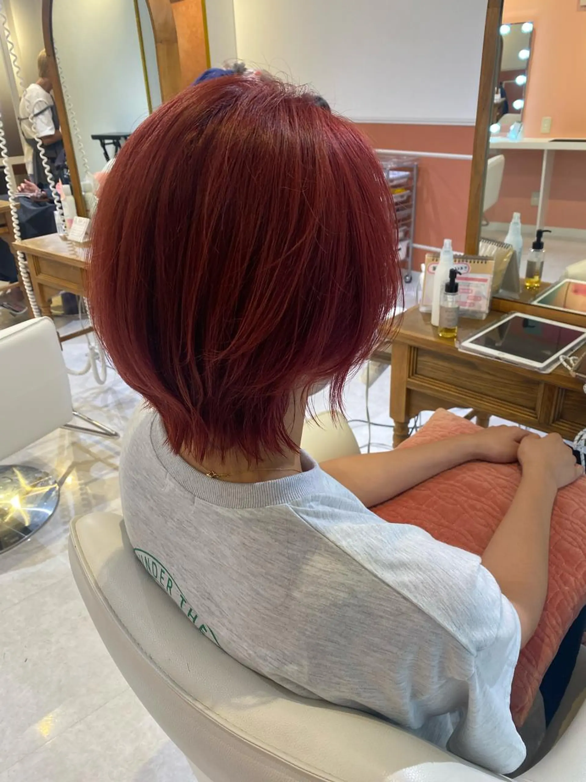 ショート カット ヘアカラー 梛木 唯のヘアスタイル