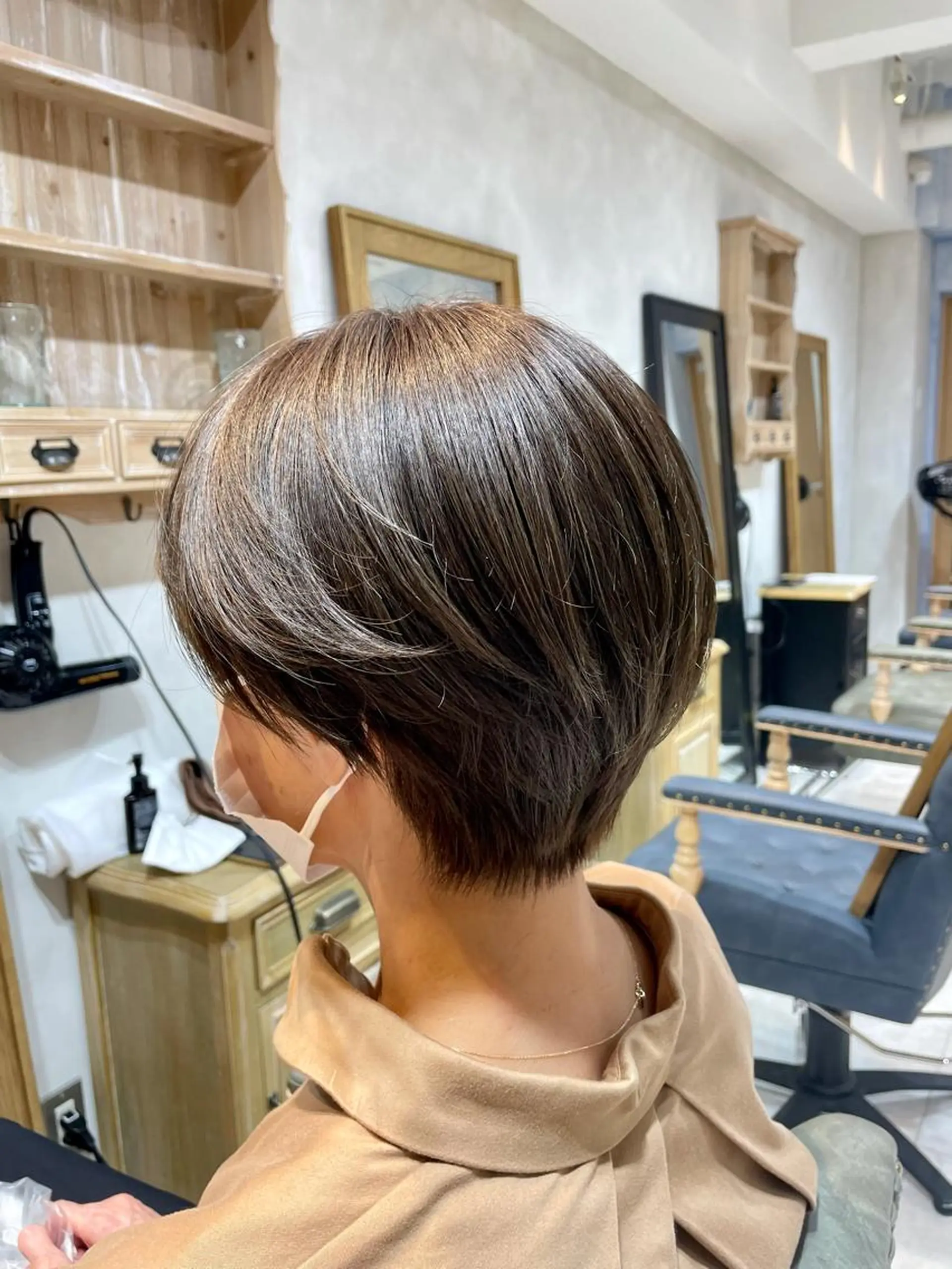 ショート カラー ハンサムショート ベージュカラー オリーブベージュ ショートヘア 若林 良のヘアスタイル