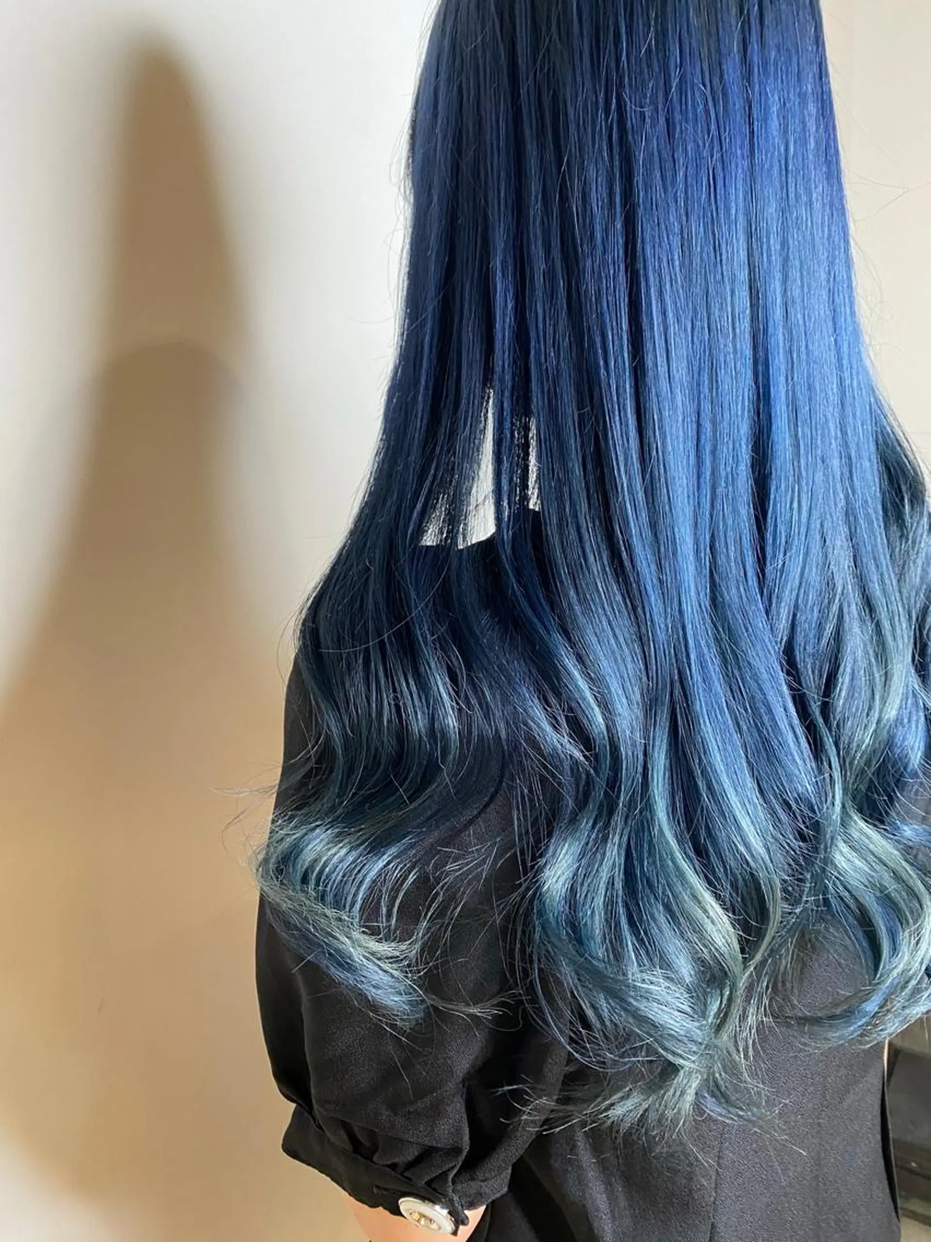 ロング カラー ヘアアレンジ ネイル マツエク・マツパ ブルーカラー グラデーションカラー ブルー グラデーション Noah's　Ark所属・透明感カラー🫧ヘア セット🫧松本菜月の眉毛・アイブロウイメージ