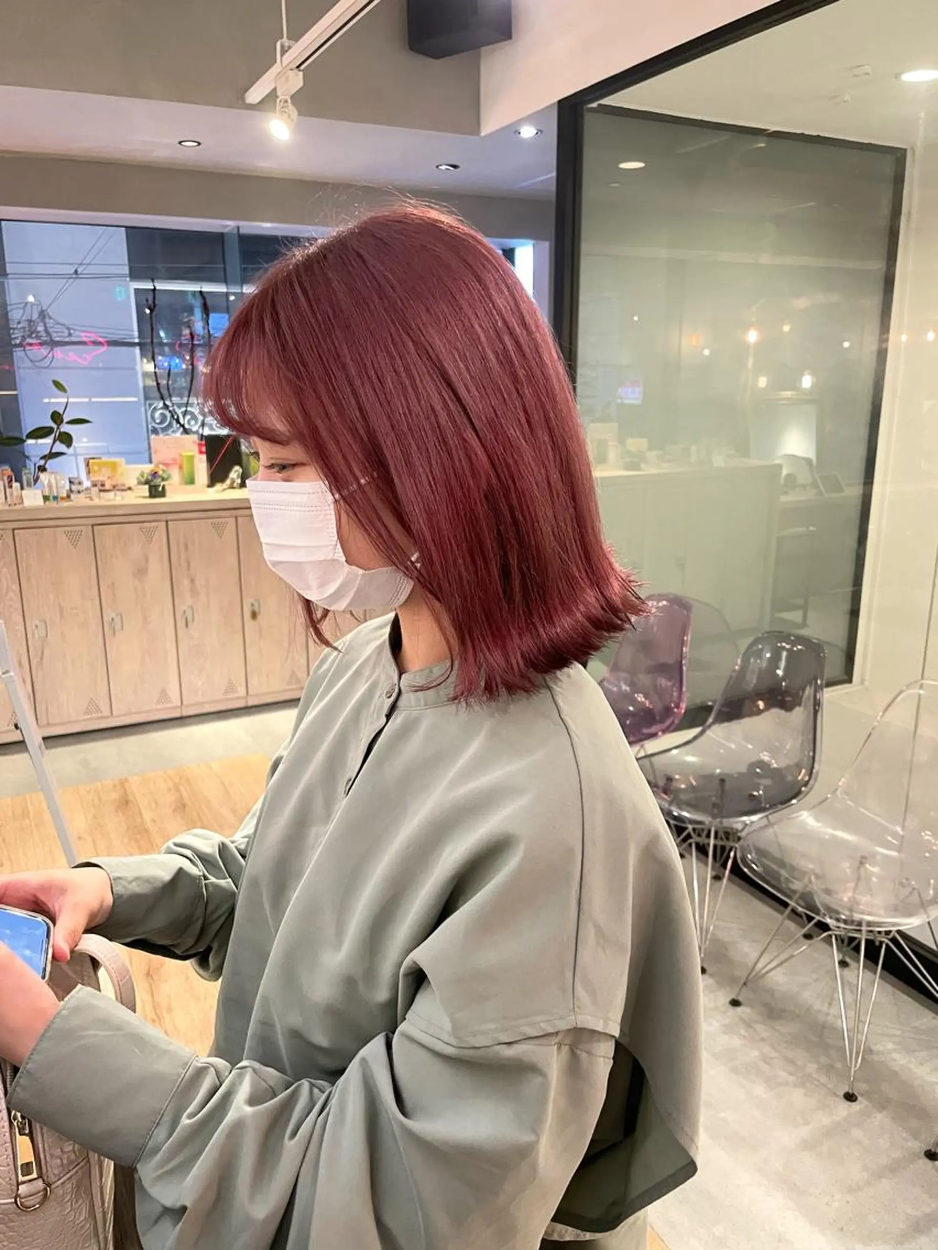 ショート カラー ヘアカラー ぱつっとボブ 古家 佑真のヘアスタイル
