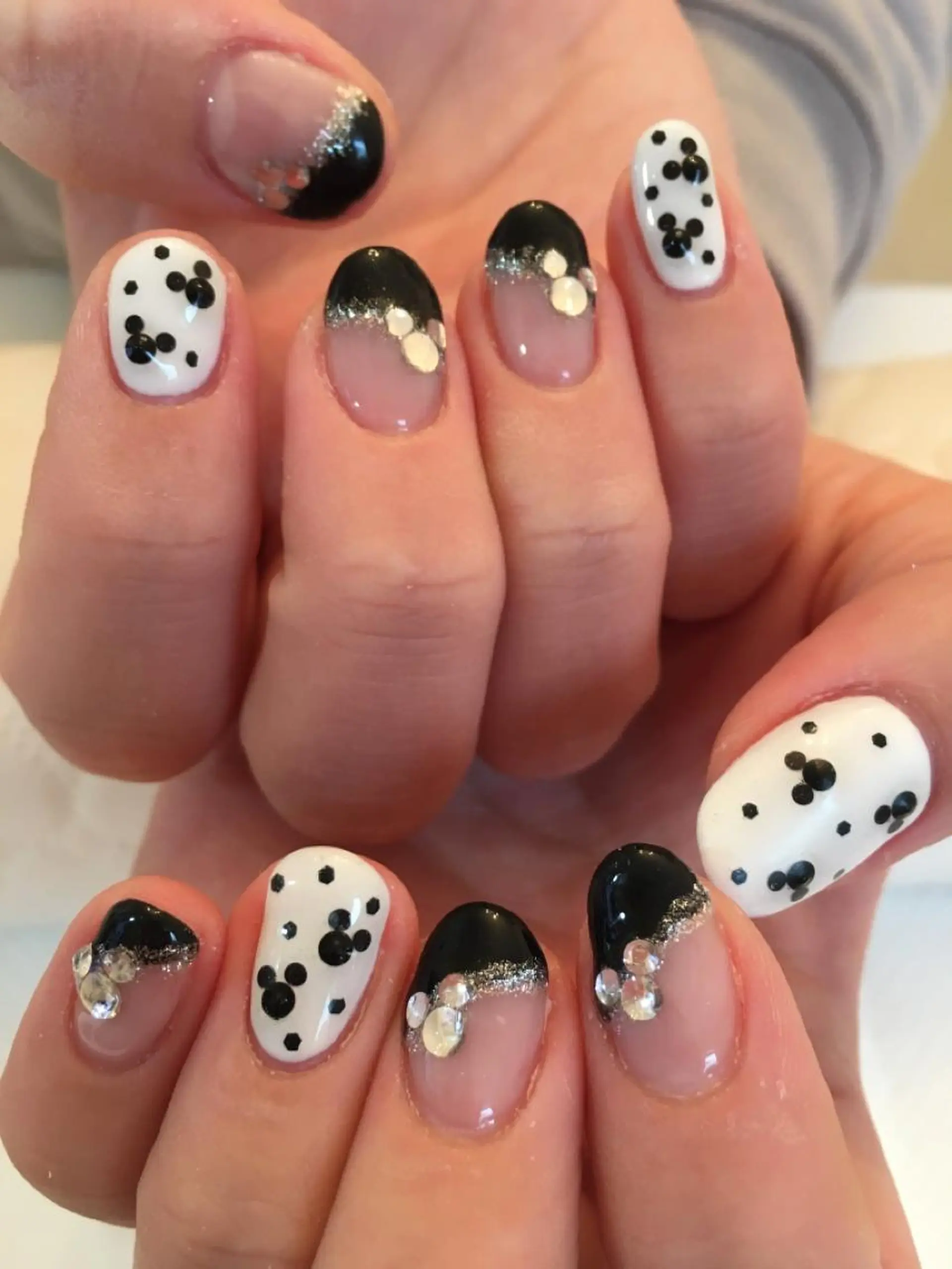 ネイル ストーンネイル ネイルサロン ショコラのネイルデザイン