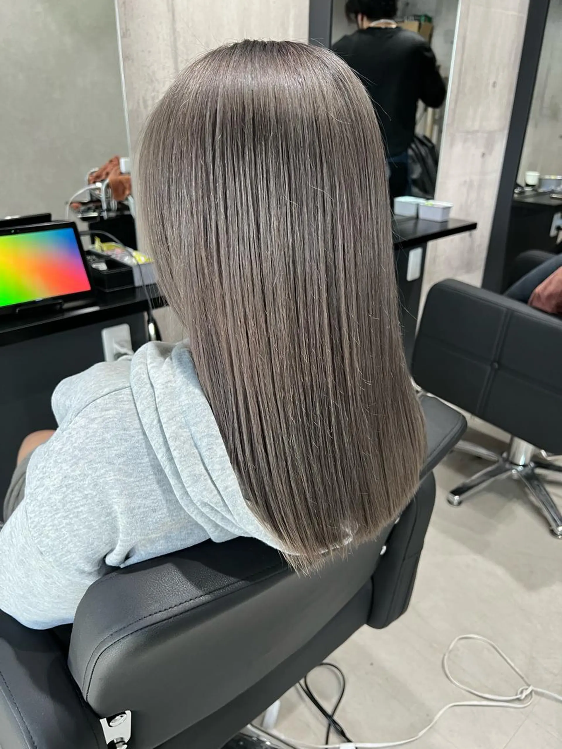 セミロング カラー グレージュ mimiiy梅田 中崎町ハイトーンのヘアスタイル