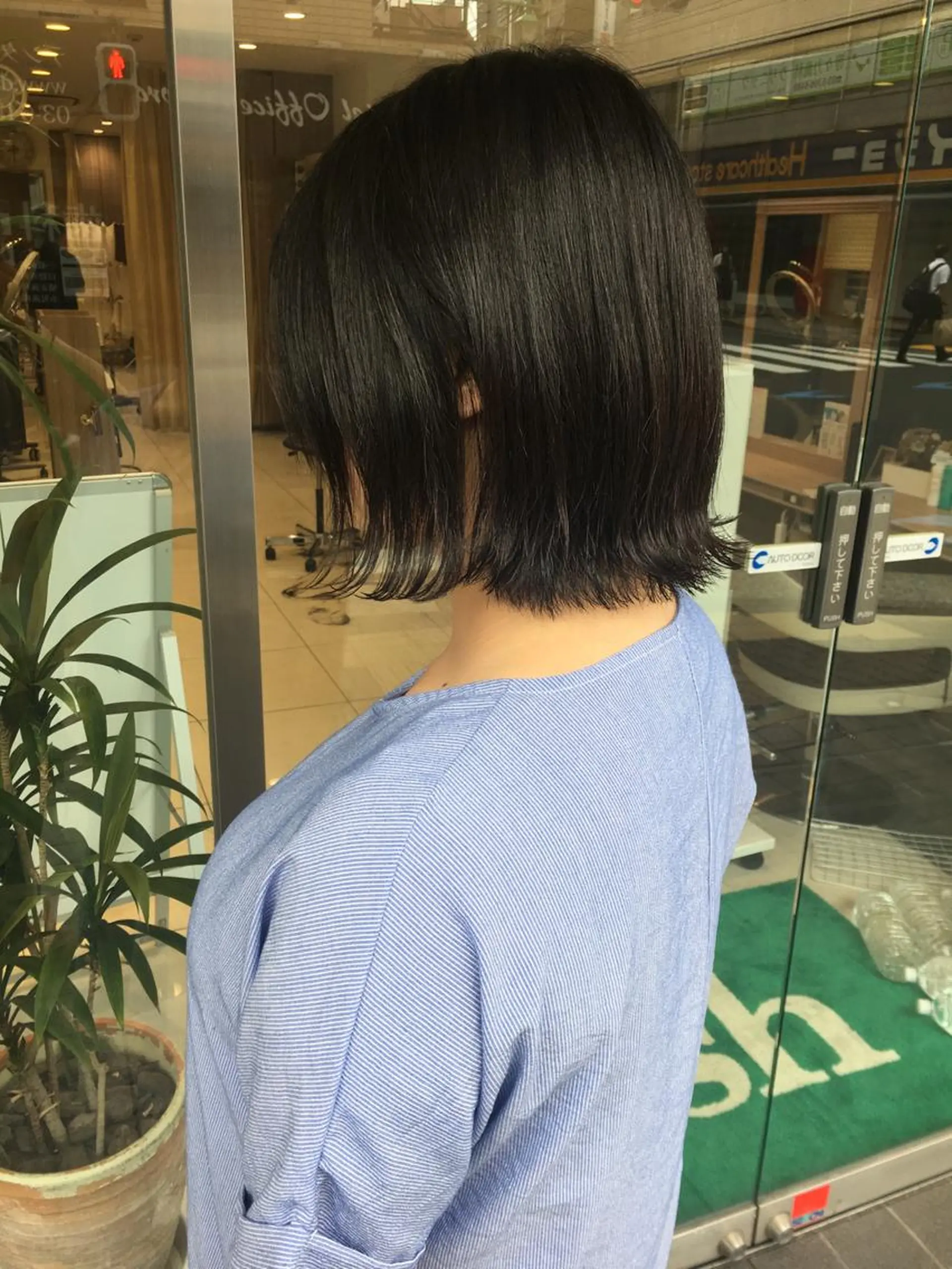 ショート カラー ネイビーカラー ボブ 外ハネヘア 白髪染め特化美容師 /寺内紳悟のヘアスタイル