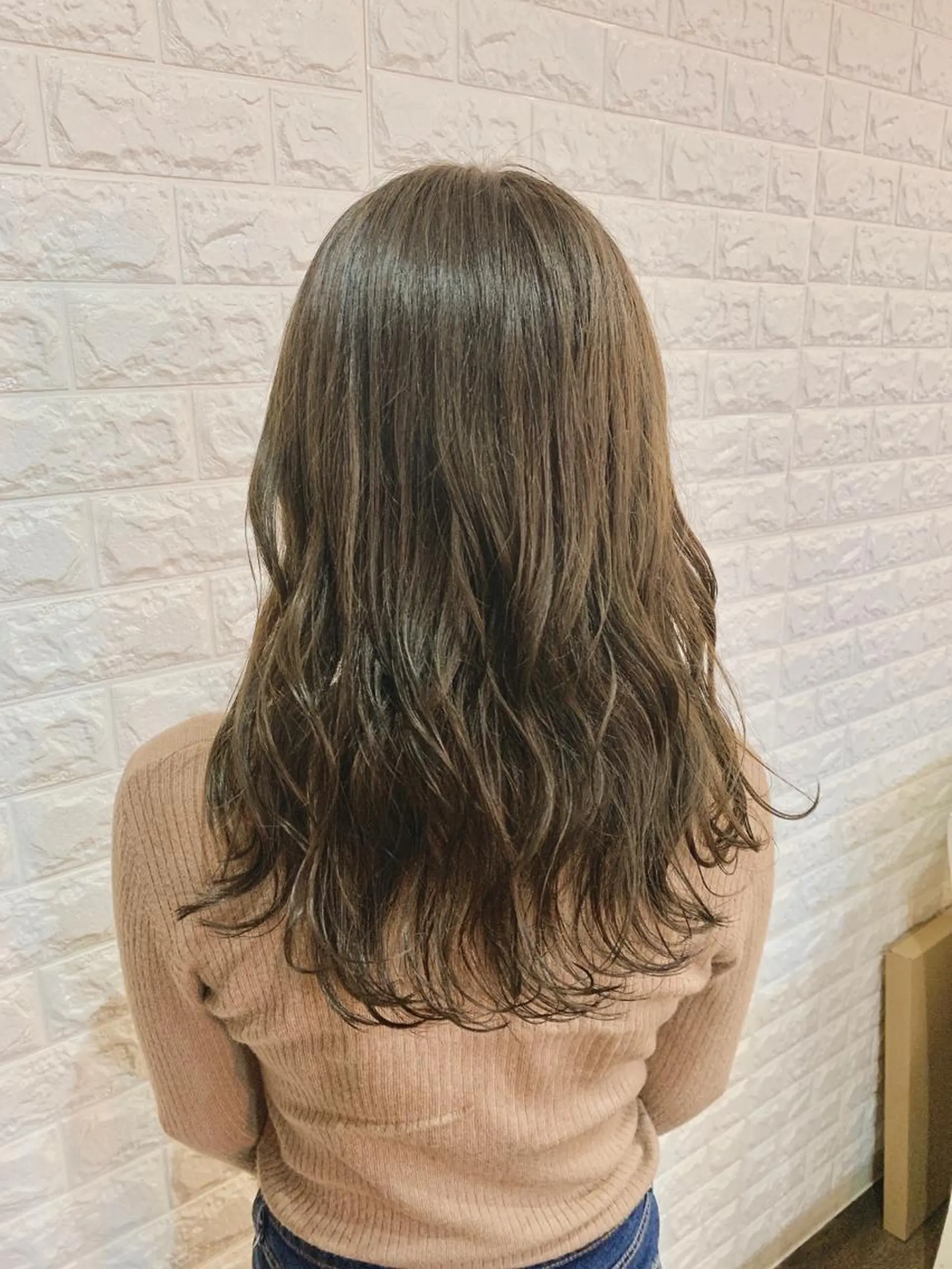 セミロング ハイライト カット ヘアカラー トモタニ ミオのヘアスタイル