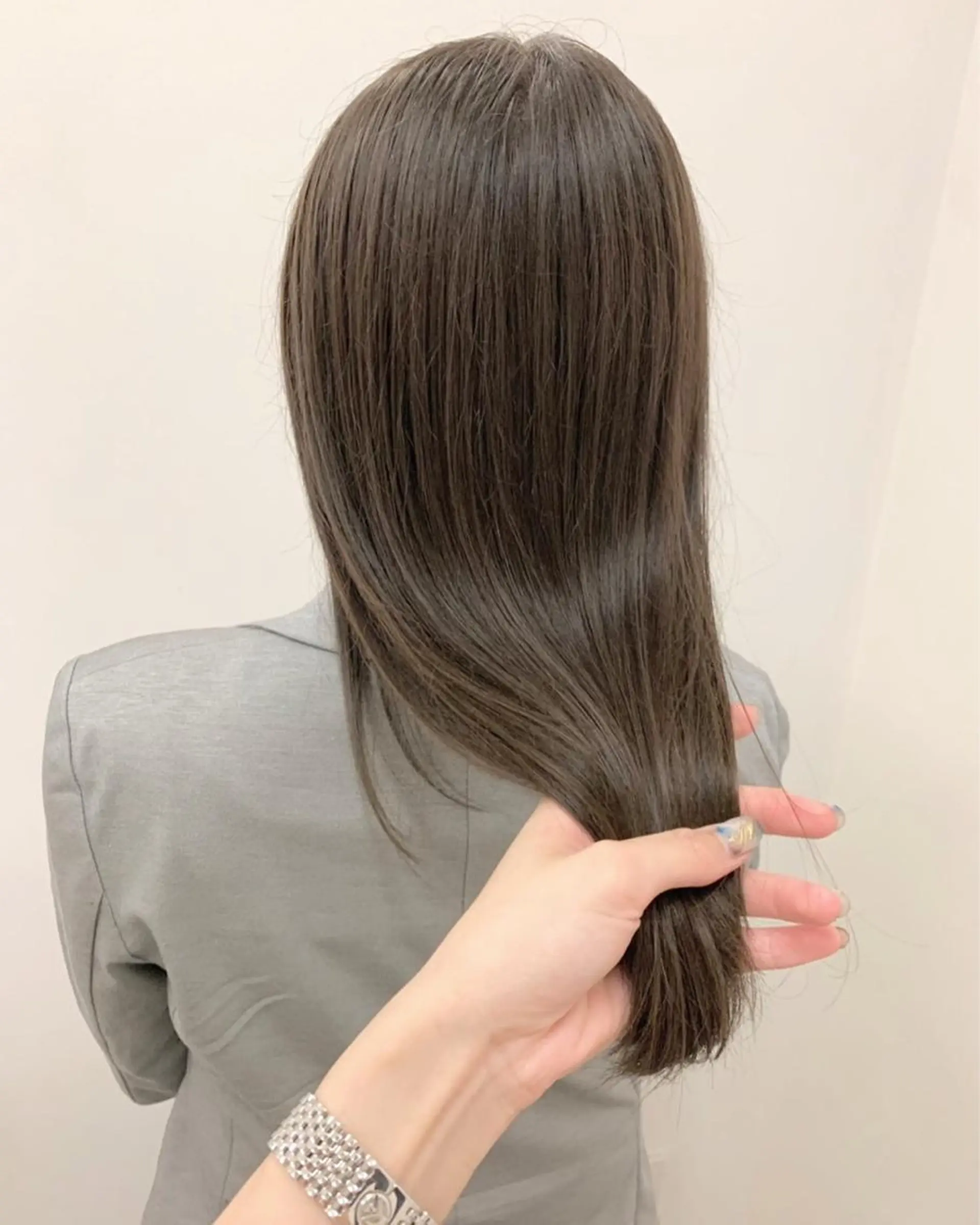 ロング カラー 透明感カラー オリーブカラー トリートメント ヘアカラー トリートメント GOODDAY ヘアサロンのヘアスタイル