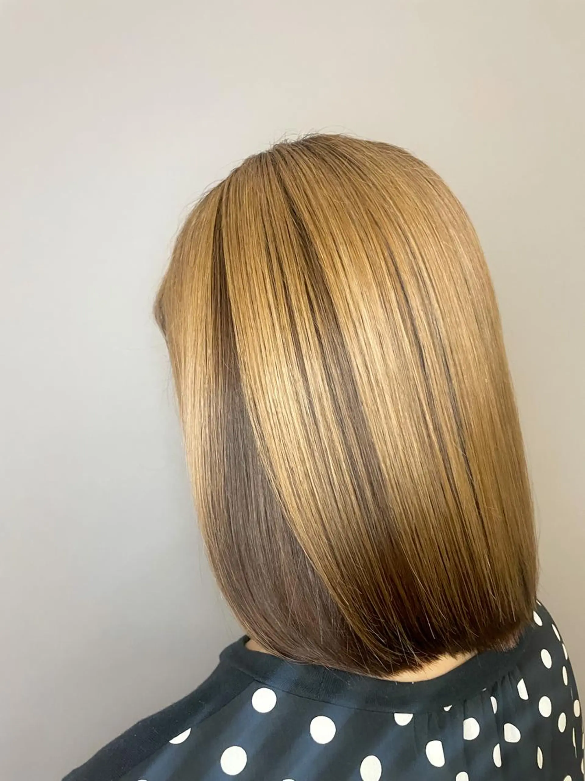 ショート カラー ボブ 坂本 理輝のヘアスタイル
