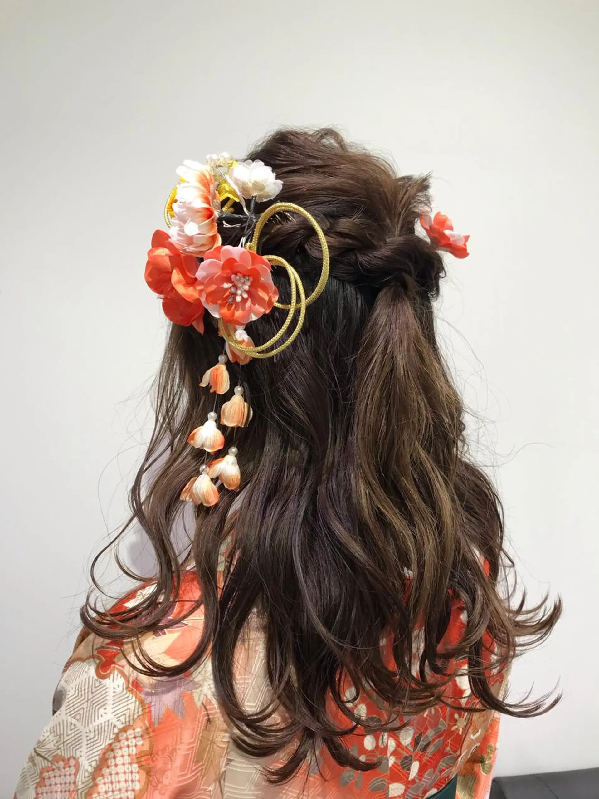 ロング カラー ヘアアレンジ ハーフアップ ベージュカラー デザインカラー ハイライトカラー 卒業式のヘアスタイル 【暖色カラー特化】 中山由梨のヘアスタイル