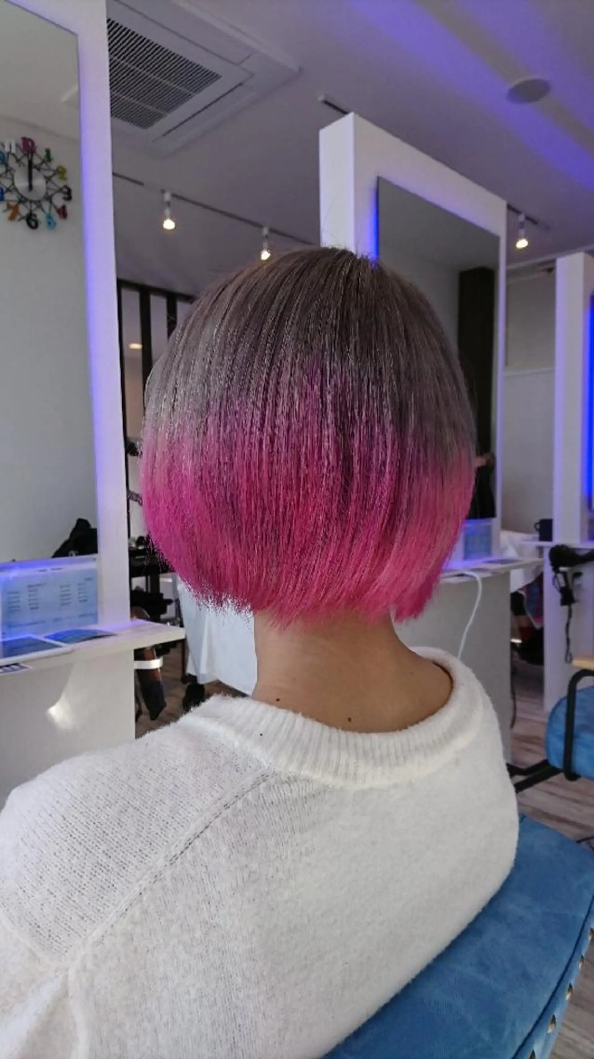 ショート カラー ピンクカラー シルバー 中嶌 健一のヘアスタイル