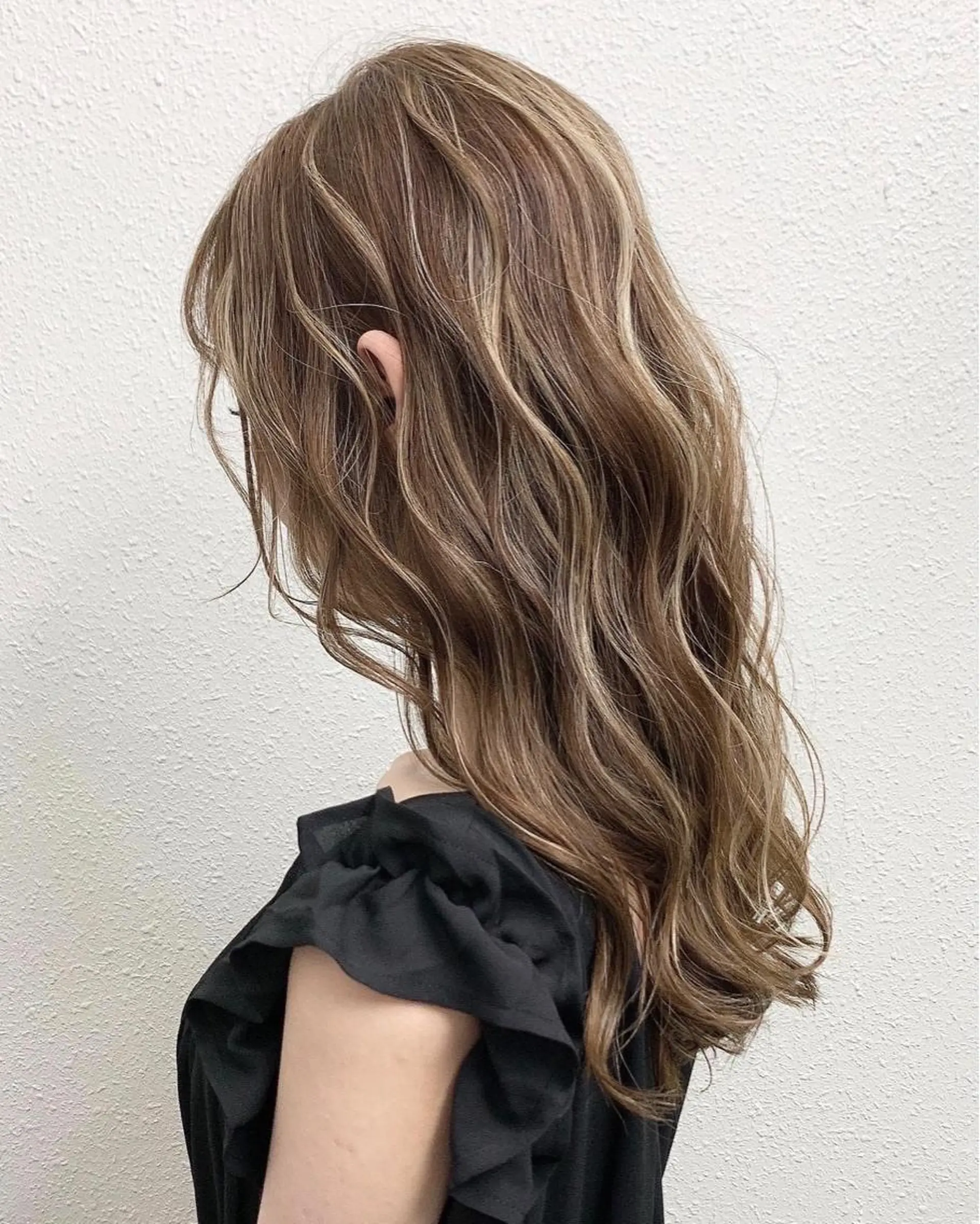 ロング カラー バレイヤージュ ブリーチ 透明感カラー デザインカラー グレージュ ヘアカラー 髪質改善 M3D aurum 下北沢【アウルム】所属・グレージュ💎 神戸孝哉のヘアスタイル