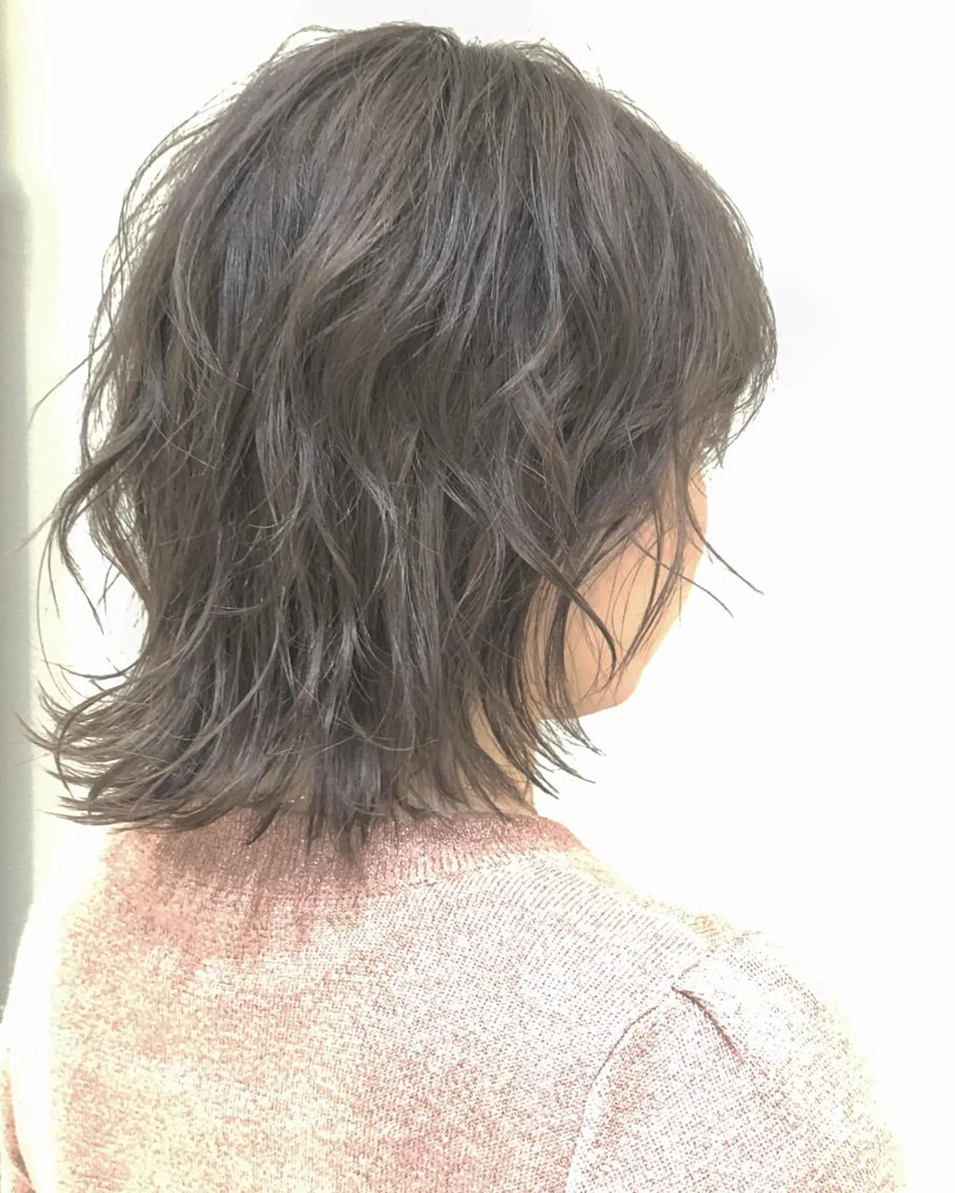 ミディアム カラー パーマ ミディアムパーマ 外国人風カラー 小顔カット ウルフカット レイヤーパーマ、 メンズボブsiteのヘアスタイル