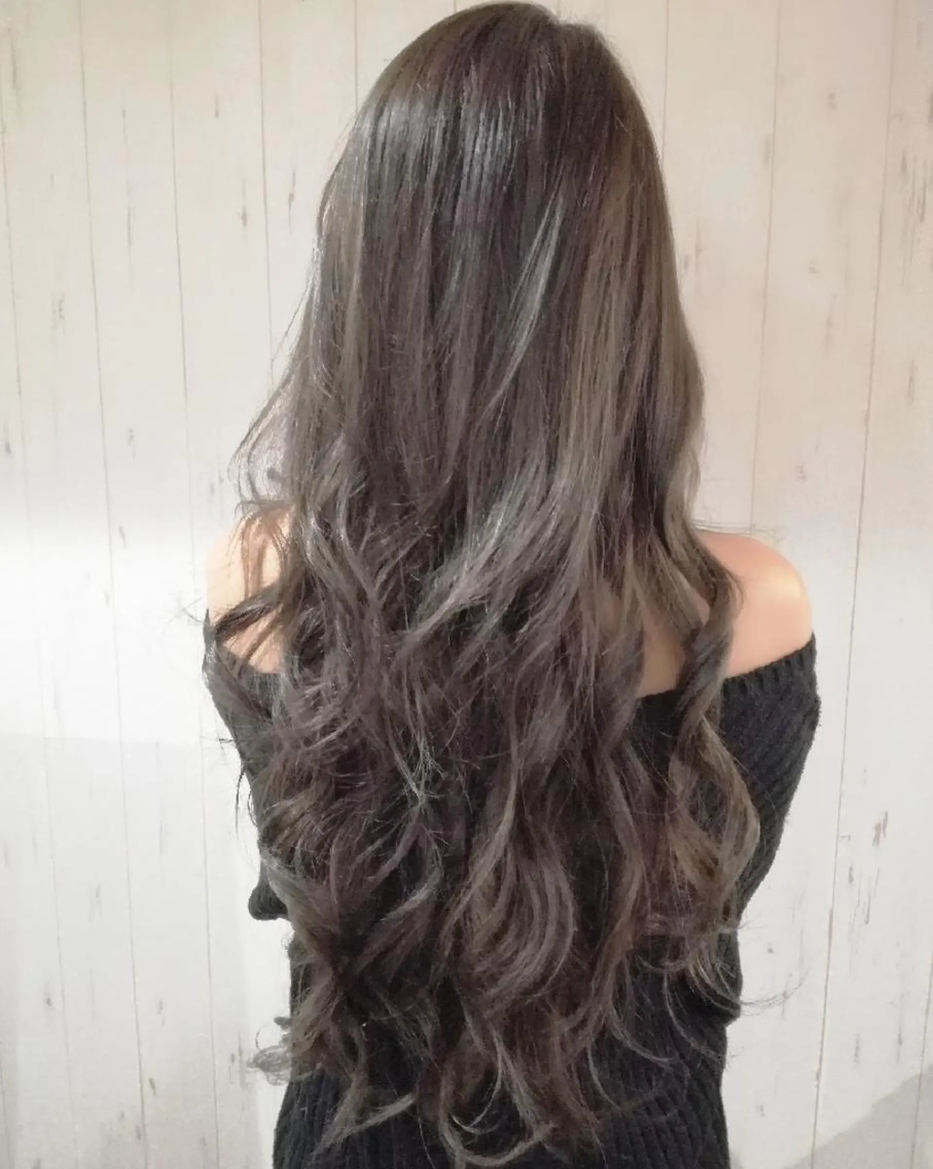 カラー ロング アッシュ ベージュカラー ハイライトカラー ハイライト 西川 敏夫のヘアスタイル