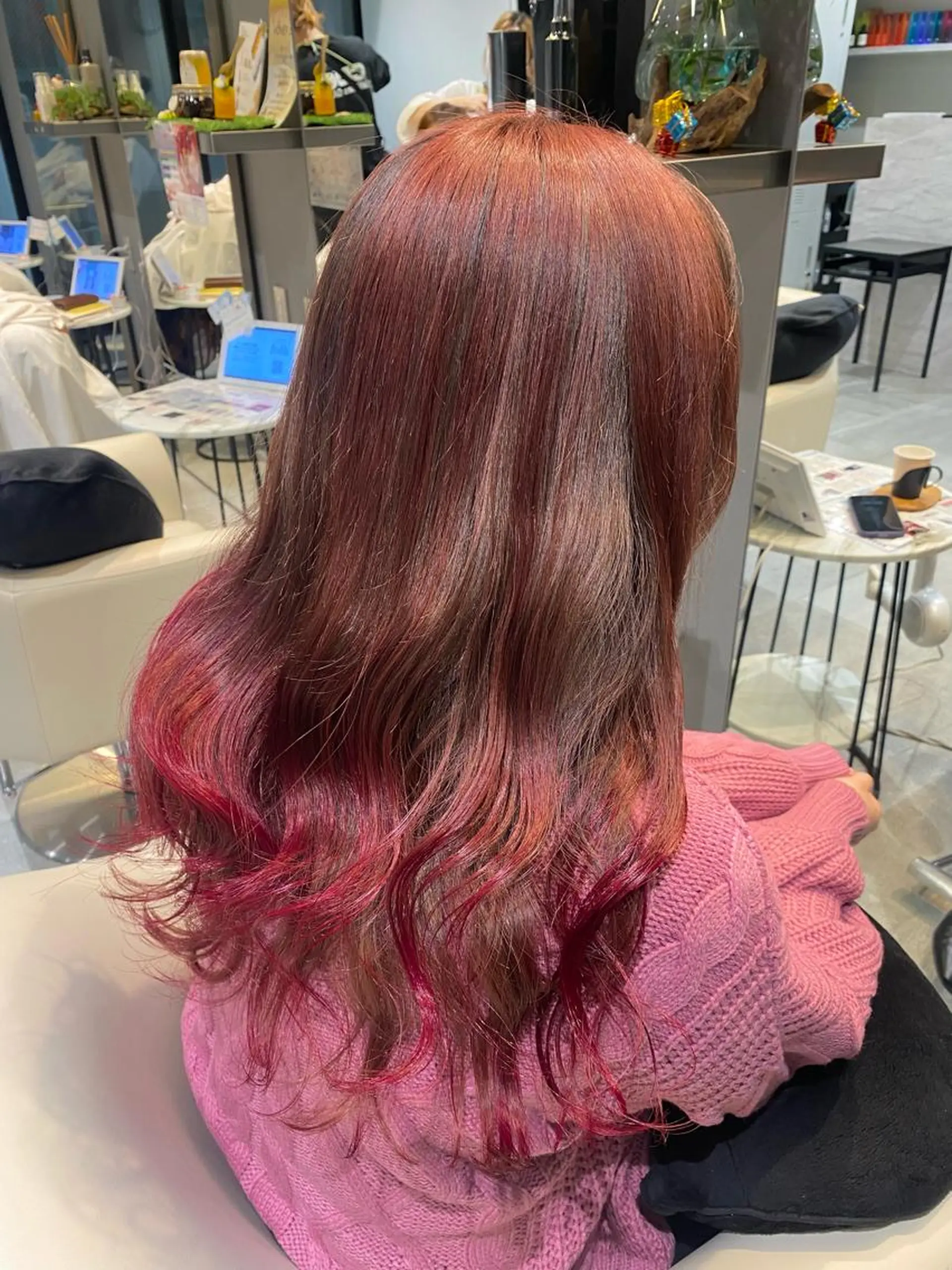 ロング カラー ベージュカラー レッドカラー ブリーチなしカラー RURI🩵のヘアスタイル