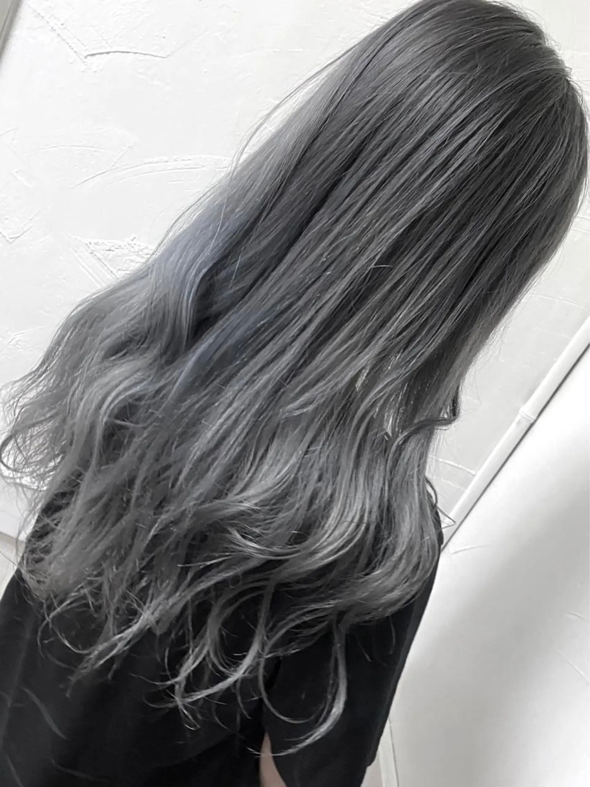 ロング カラー ブリーチ シルバー ヘアカラー トリートメント FERNA池袋所属・マンツーマン施術✂︎ 金田尚久🎨のヘアスタイル