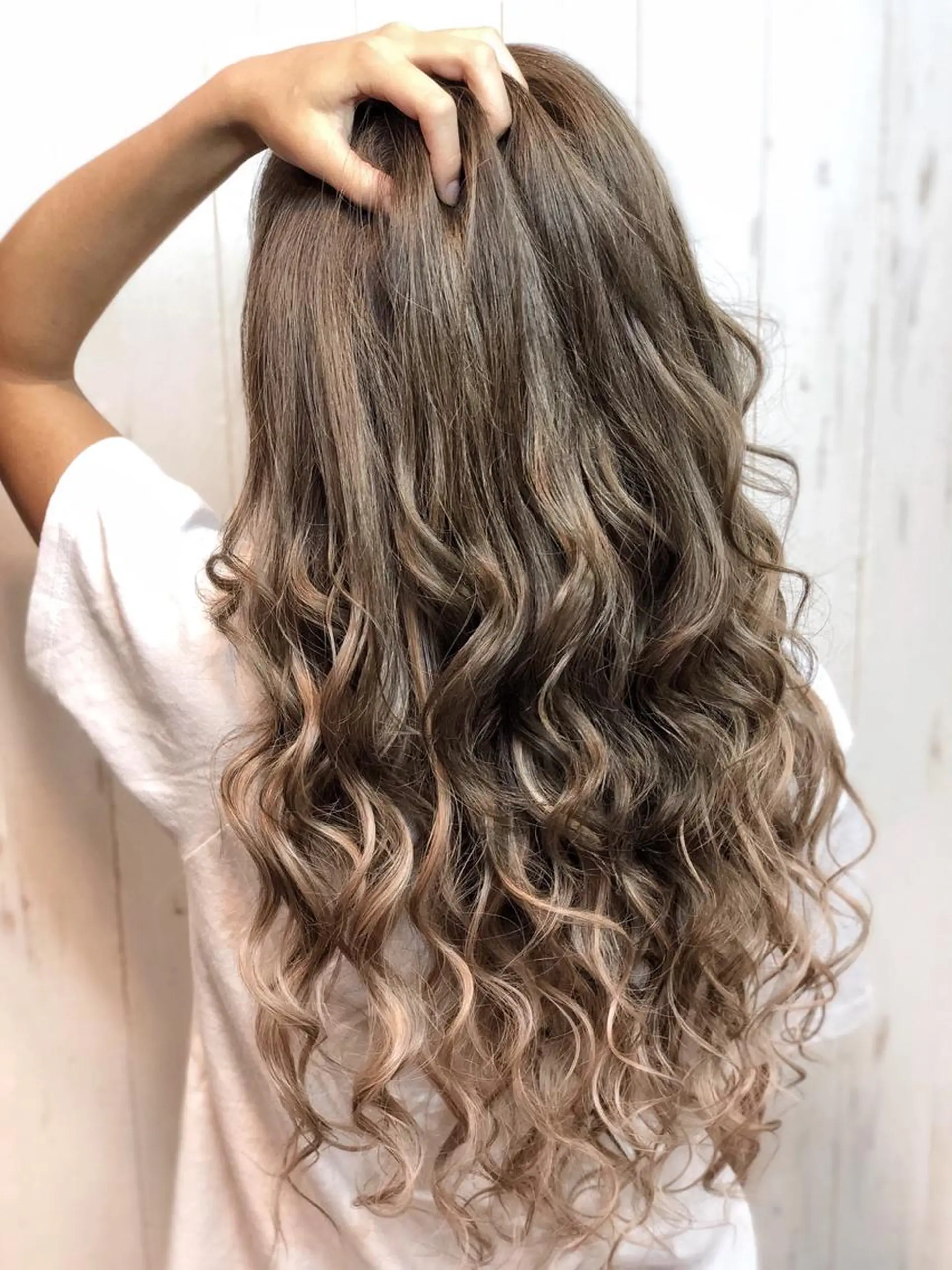ロング シールエクステ エクステ ハイライト レイヤーカット ヘアカラー エクステ LOCO Ko-kiのヘアスタイル