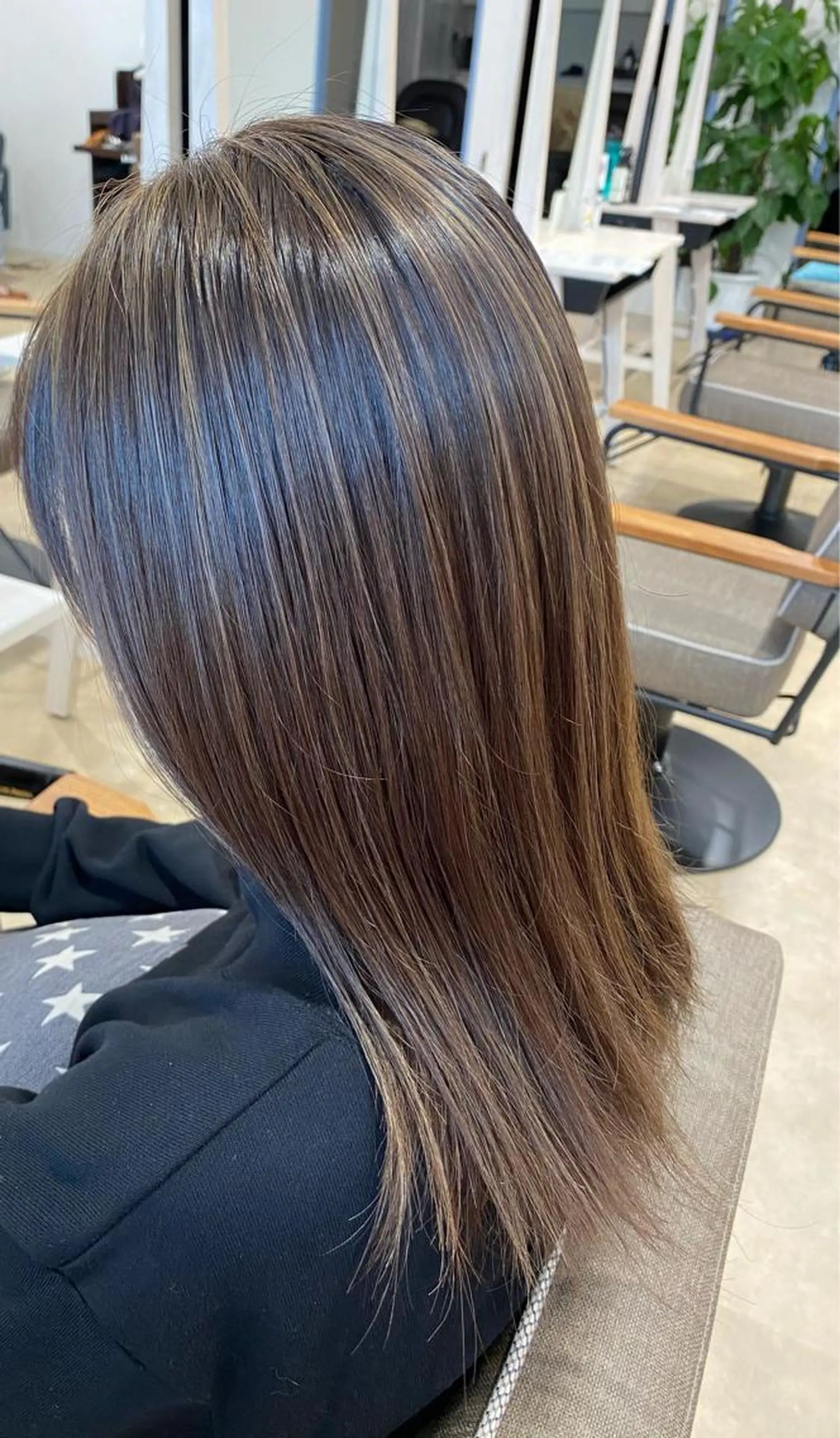 ロング カラー ベージュカラー ハイライトカラー ハイライト ヘアカラー トリートメント AngeBay.NaHa所属・饒平名 知也のヘアスタイル