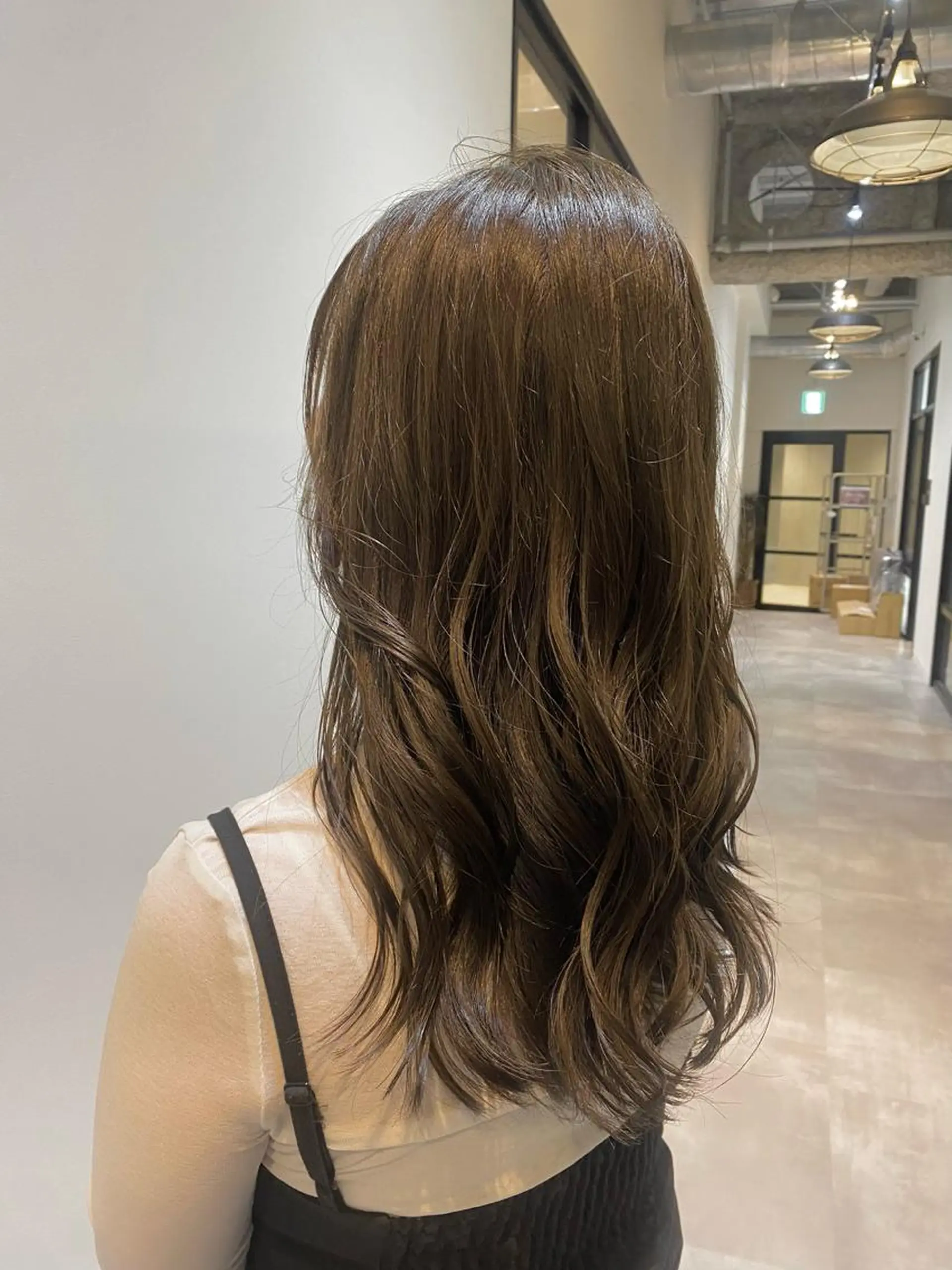 セミロング カラー セミロングパーマ アッシュ アッシュブラウン バレイヤージュ ブリーチ カット ヘアカラー トリートメント ♡オシャ髪♡AI ✂️newi町田のヘアスタイル