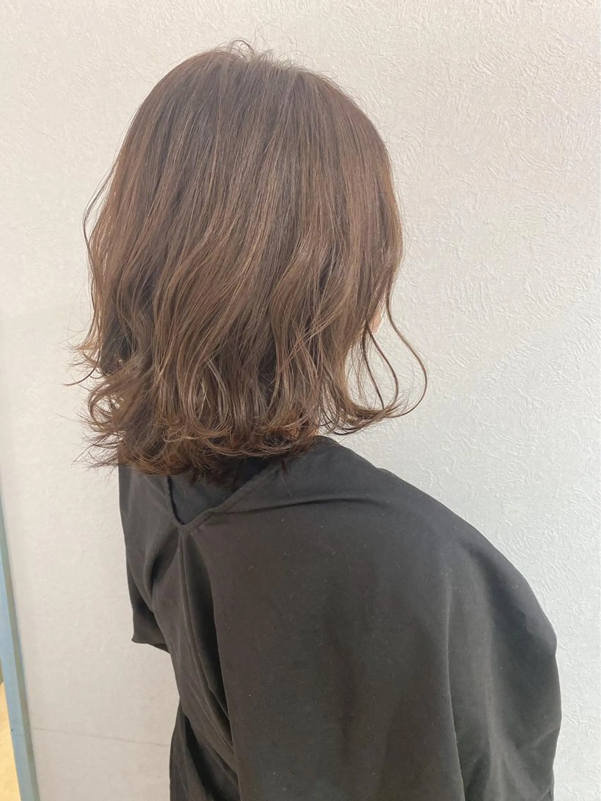 ミディアム カラー 栗原 瑠世のヘアスタイル