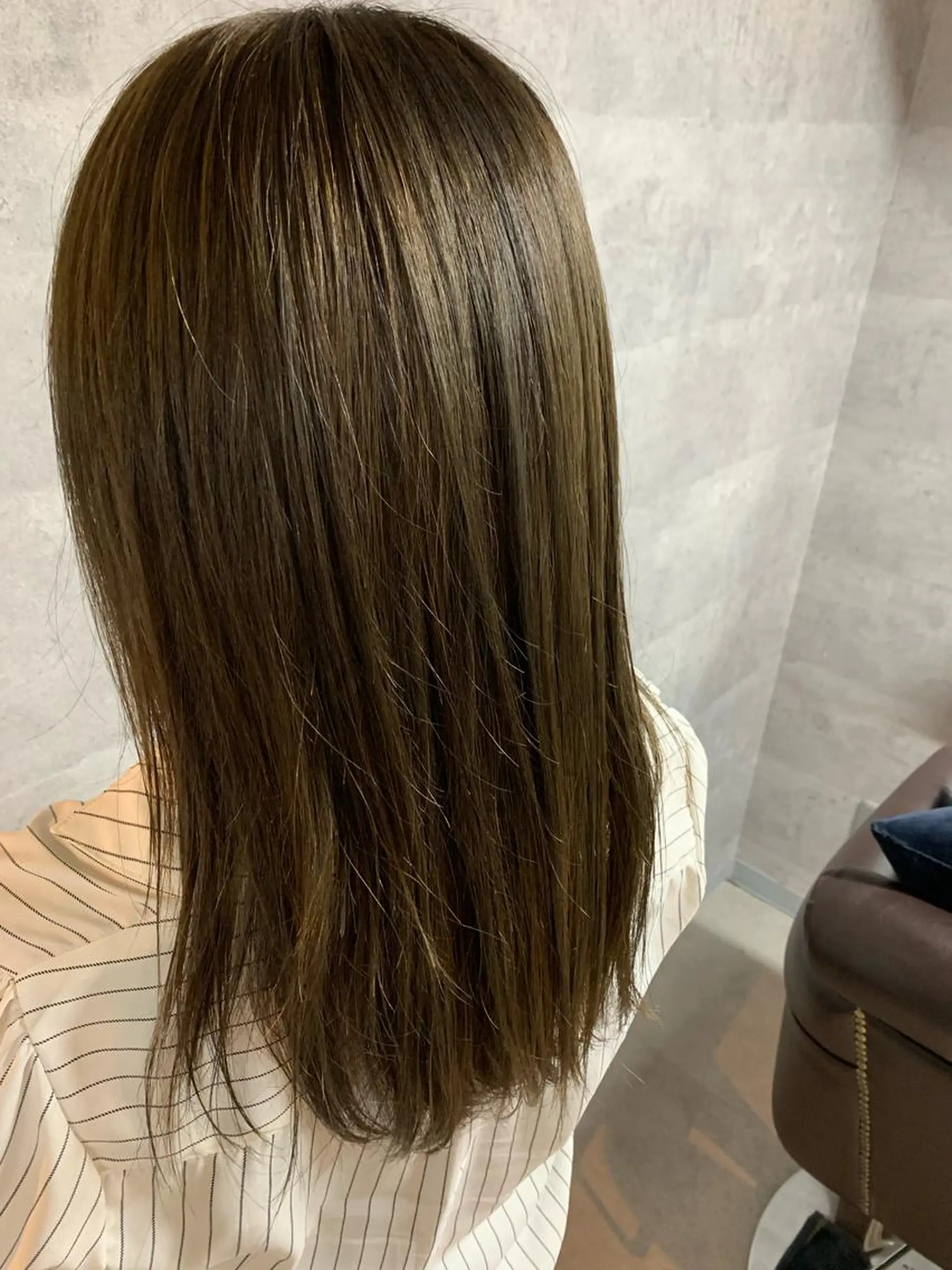 ロング カラー ベージュカラー ブリーチ 透明感カラー オリーブベージュ uru【ウル】所属・島守 桃香のヘアスタイル