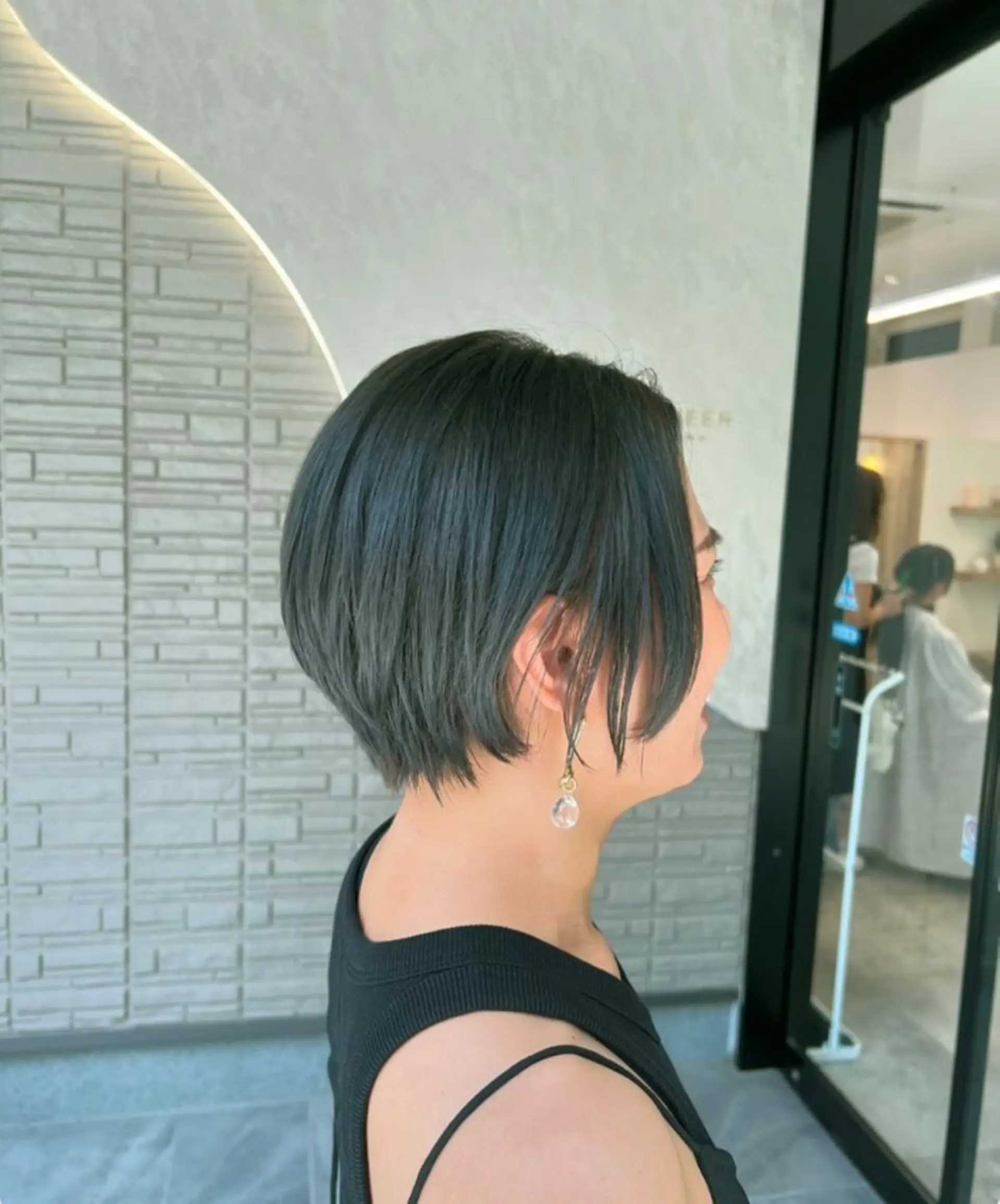 カラー ショート ブリーチ グレージュ オリーブグレージュ オリーブグレー ショートヘア Seina セイナのヘアスタイル