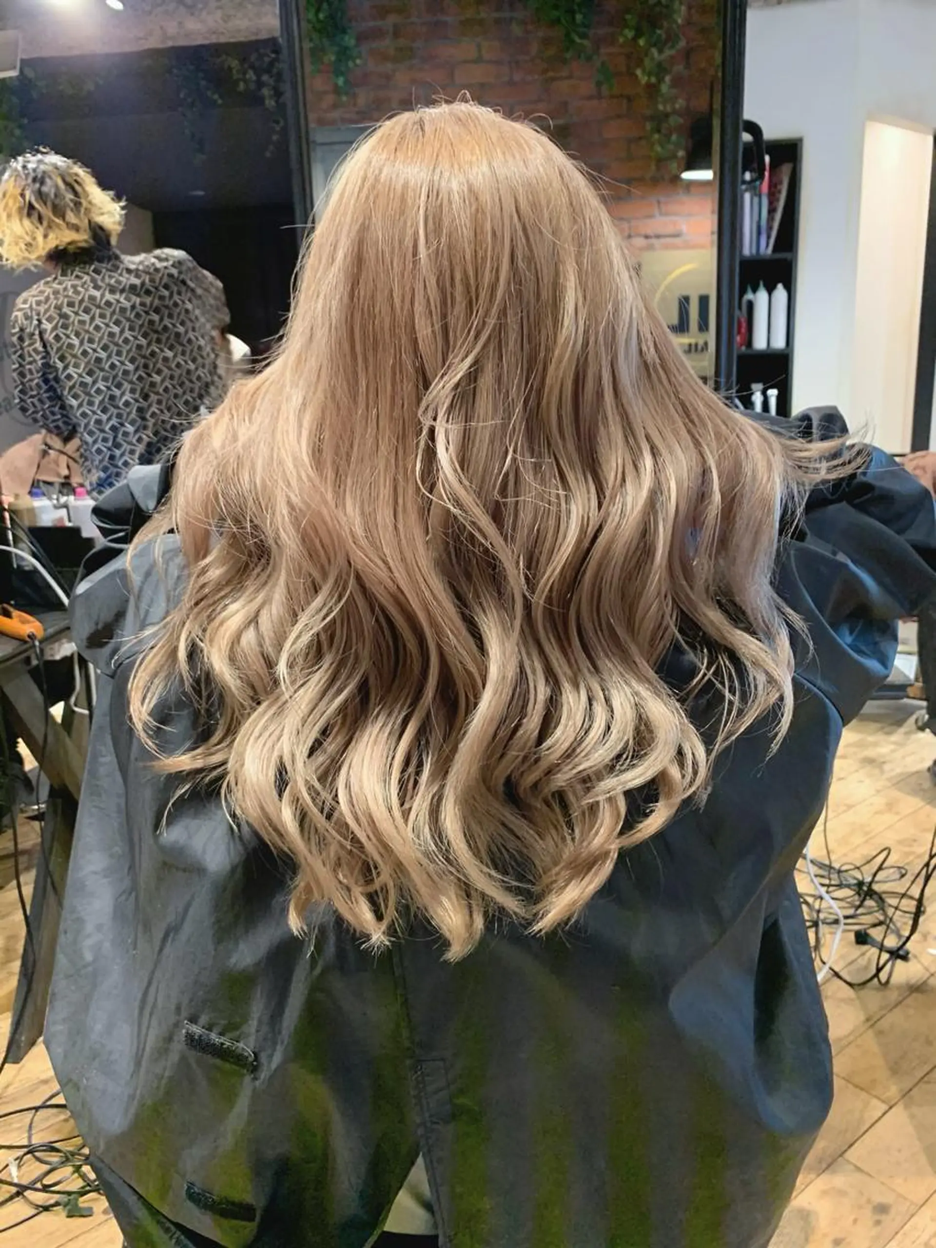 セミロング ハイライト レイヤーカット 田中 聖也のヘアスタイル