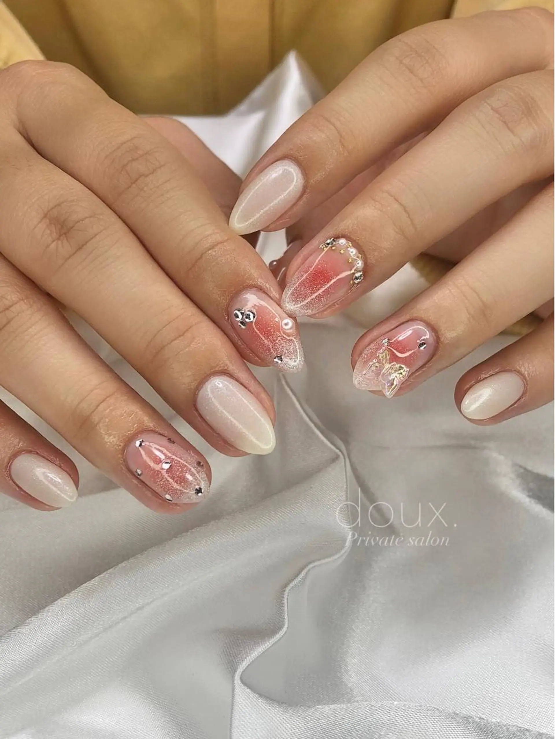ネイル キラキラネイル 韓国ネイル ハンドネイル doux. nailのネイルデザイン