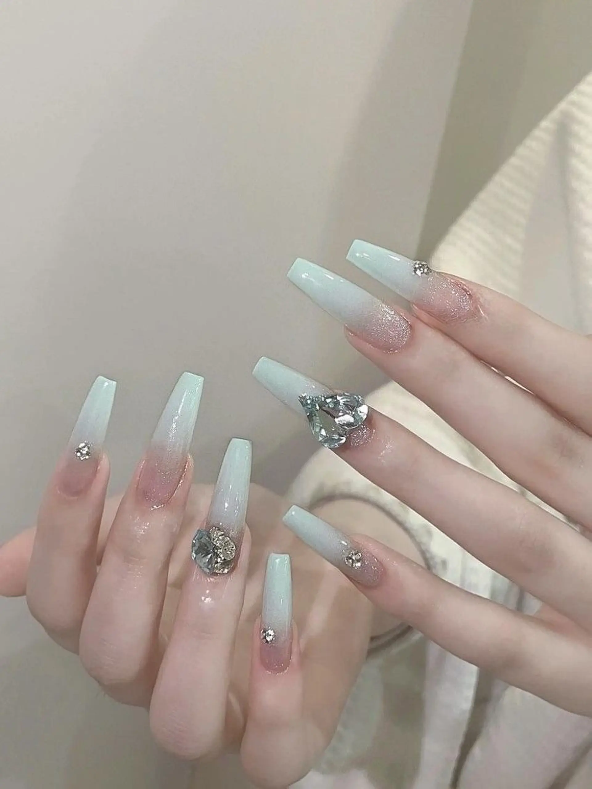 ネイル 長さ出し フレンチネイル グラデーション 卒業式 マグネットネイル ハンドネイル MIHANA SAKURAのネイルデザイン
