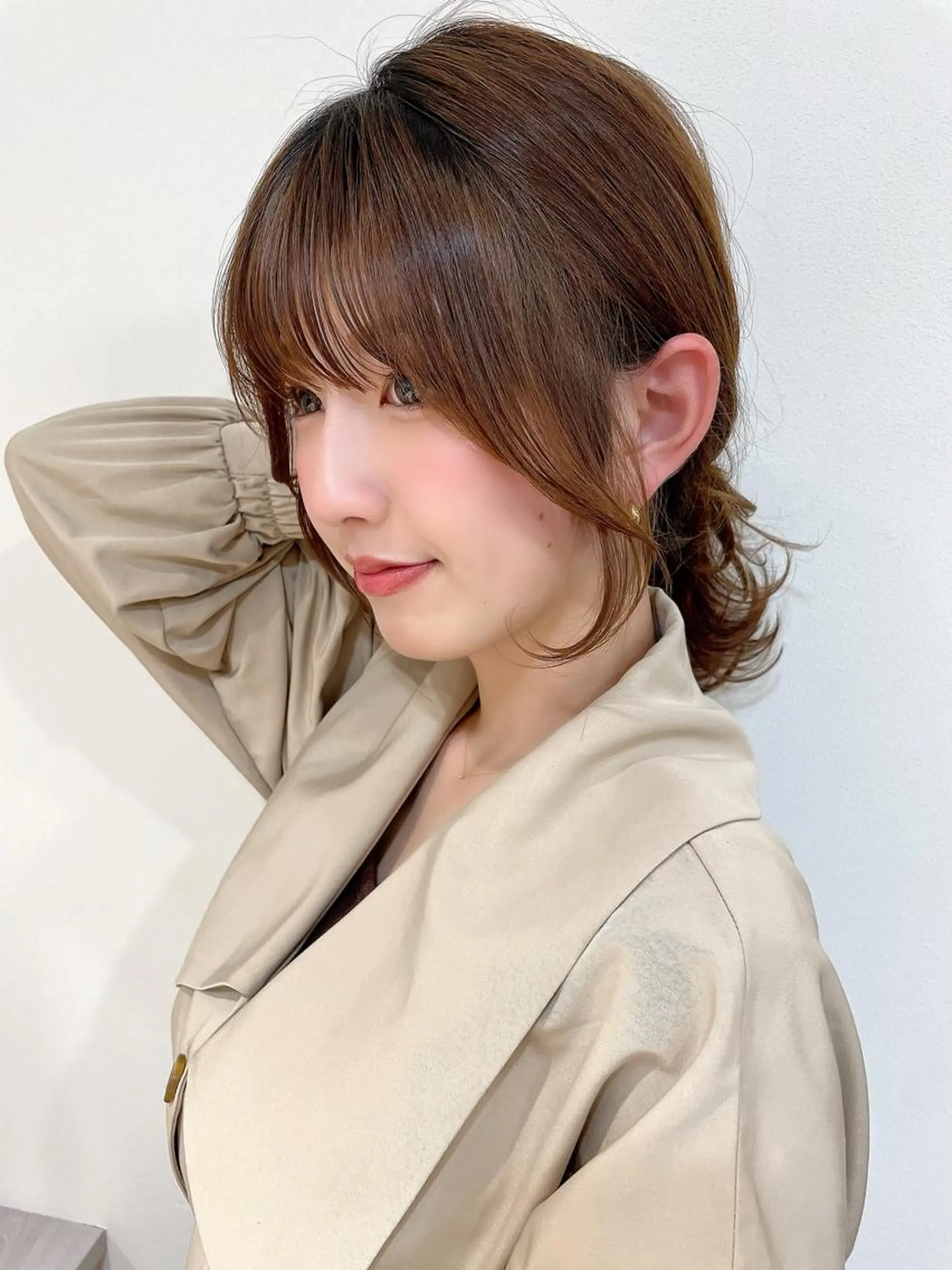 セミロング カラー ベージュカラー 黒髪 ブリーチ ブルーカラー ブルーブラック ブリーチなしカラー 特化　　kaiのヘアスタイル